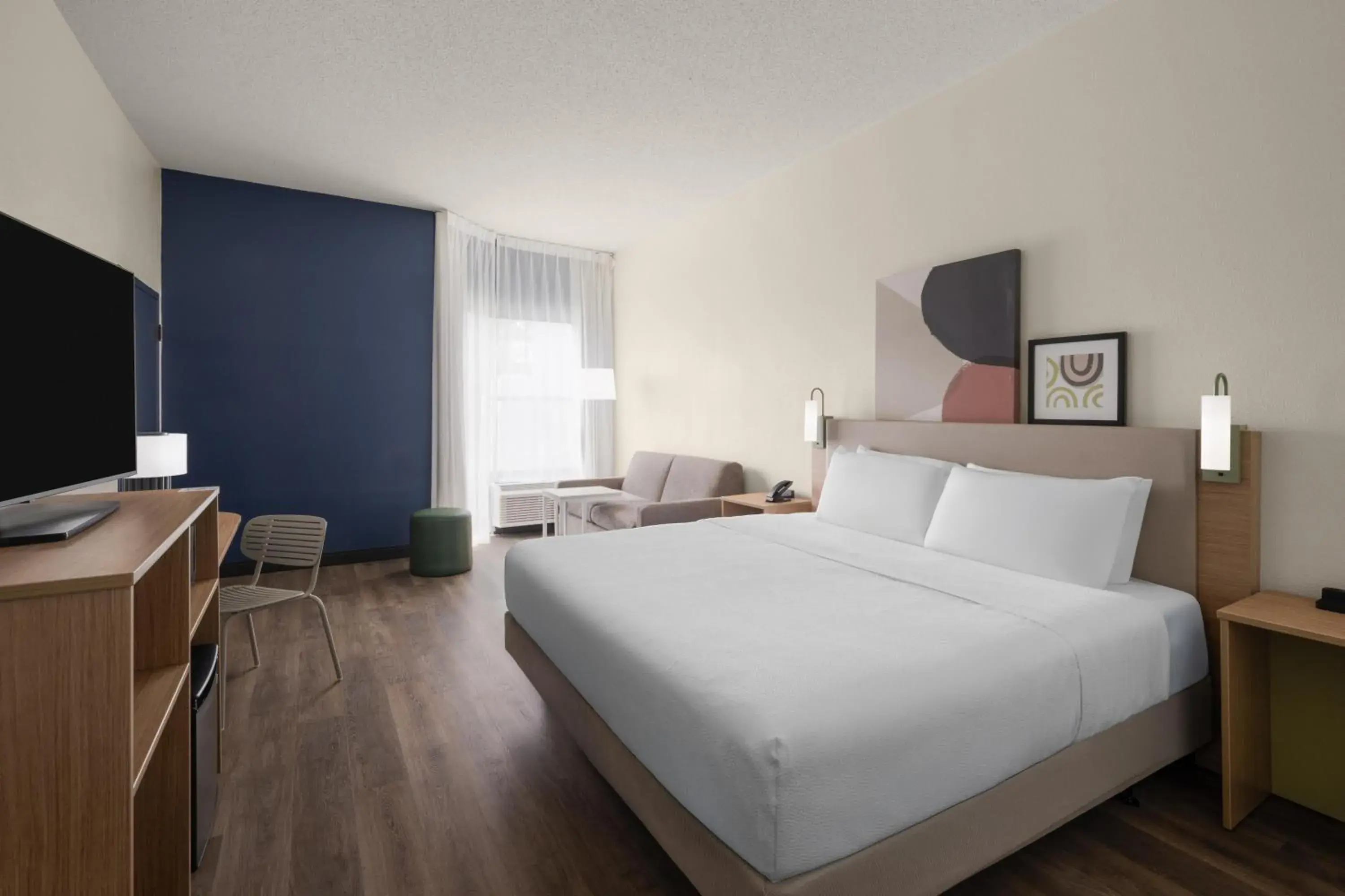 Living room, Bed in Spark By Hilton Florence North I-95, Sc Living room, Bed in Spark By Hilton Florence North I-95, Sc