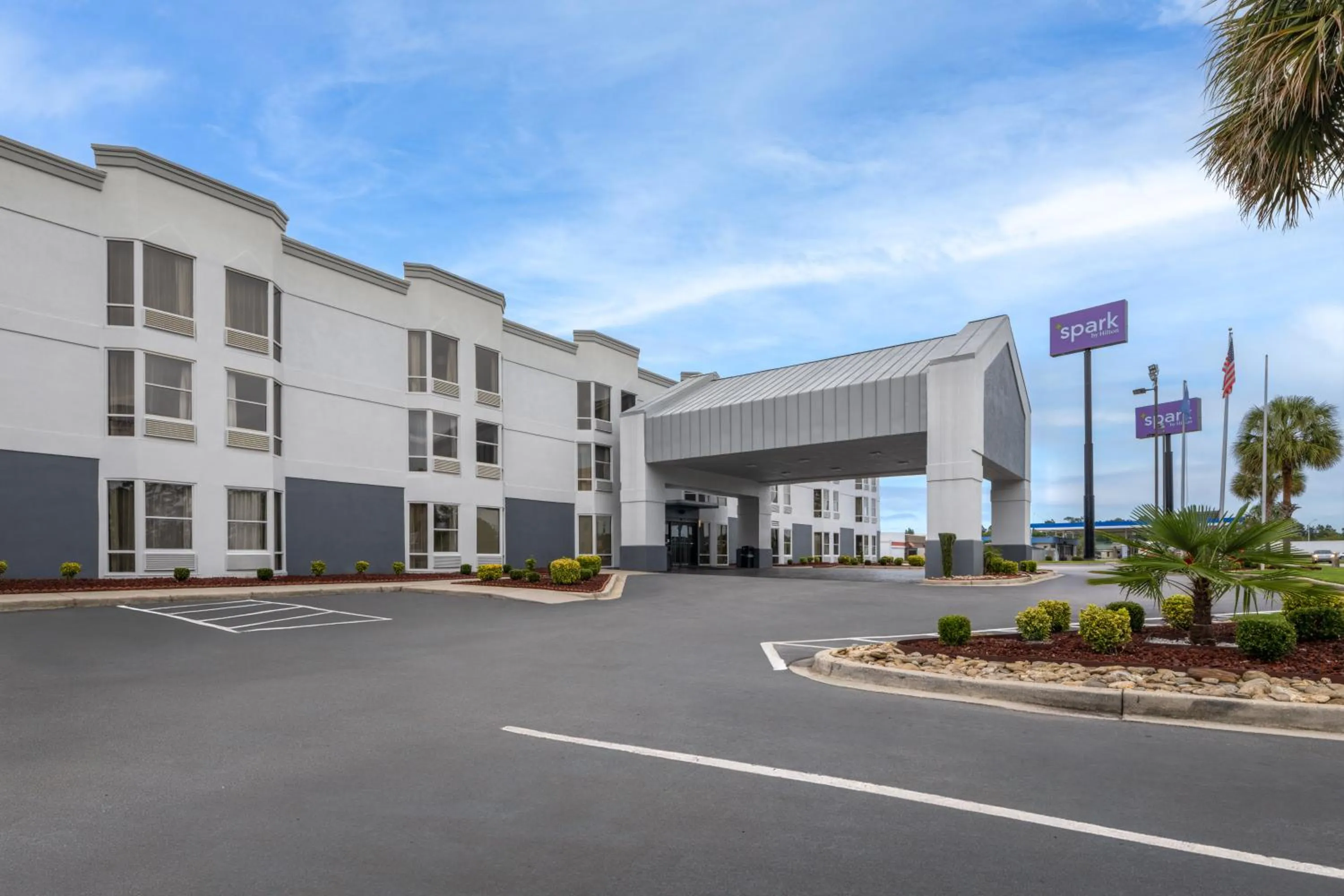 Property building in Spark By Hilton Florence North I-95, Sc