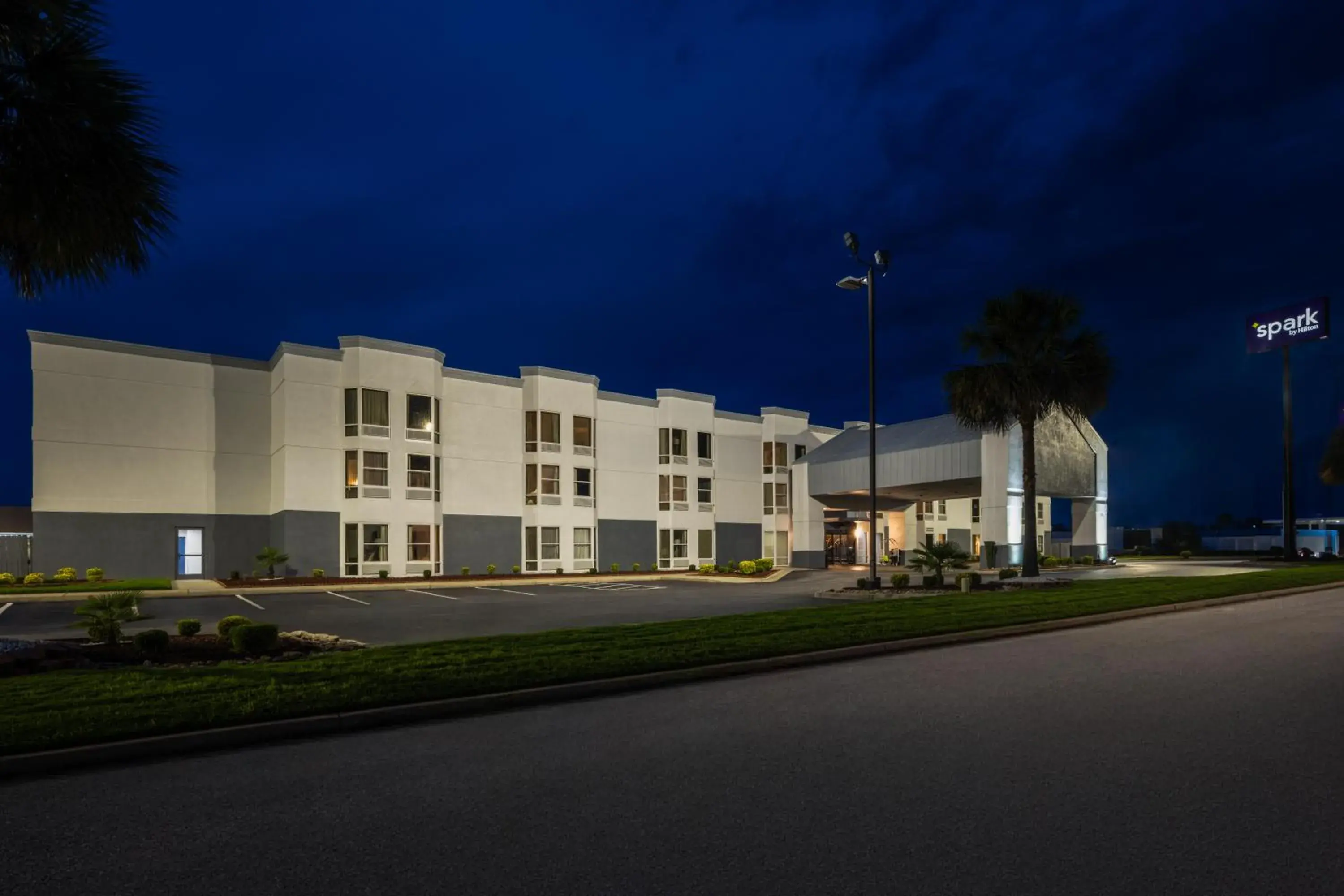 Property building in Spark By Hilton Florence North I-95, Sc Property building in Spark By Hilton Florence North I-95, Sc