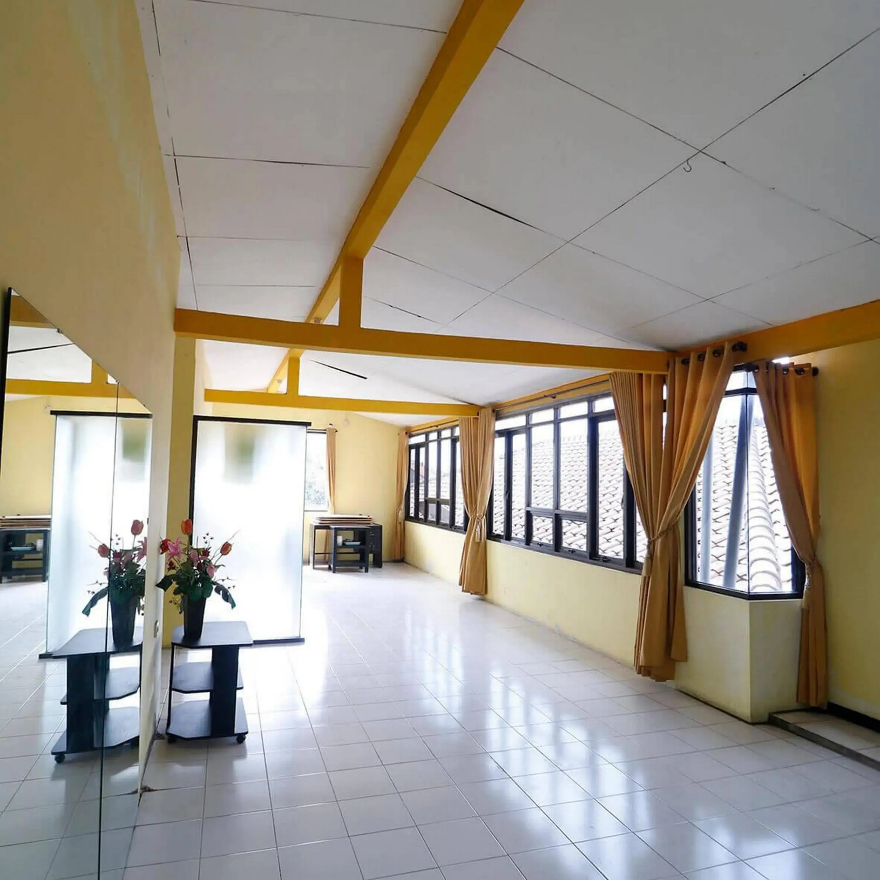 Property building in RedDoorz Plus near Undip Tembalang Property building in RedDoorz Plus near Undip Tembalang
