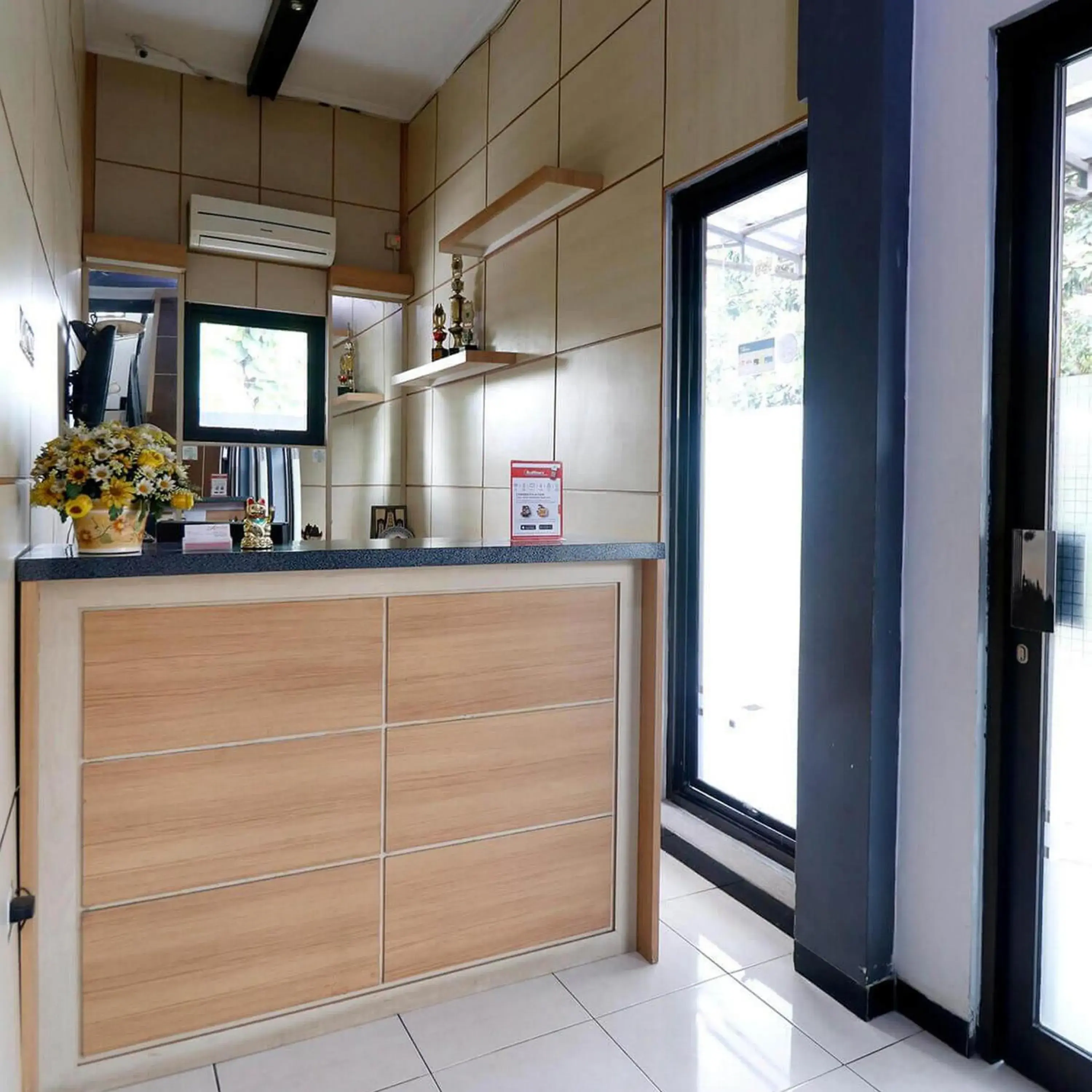 Lobby or reception in RedDoorz Plus near Undip Tembalang Lobby or reception in RedDoorz Plus near Undip Tembalang