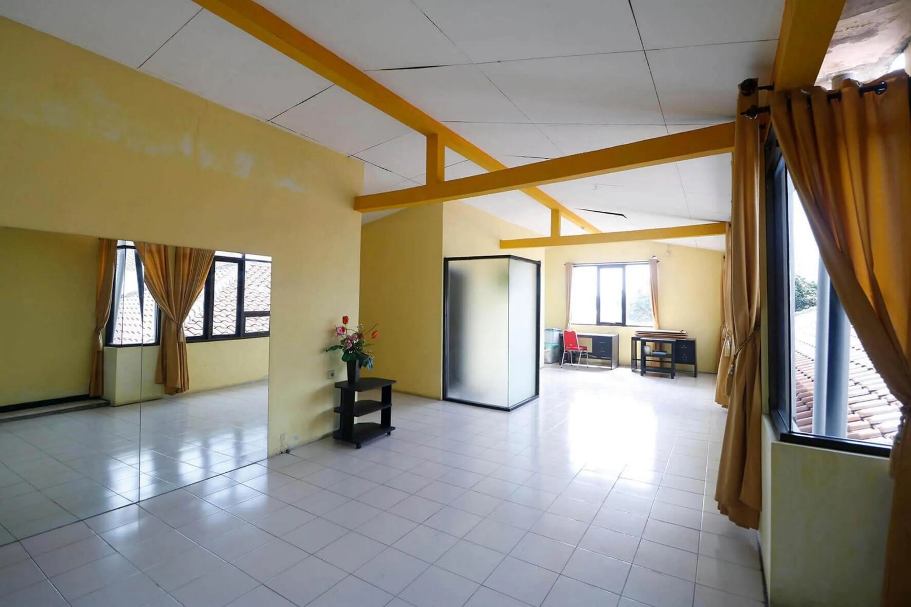 Property building in RedDoorz Plus near Undip Tembalang