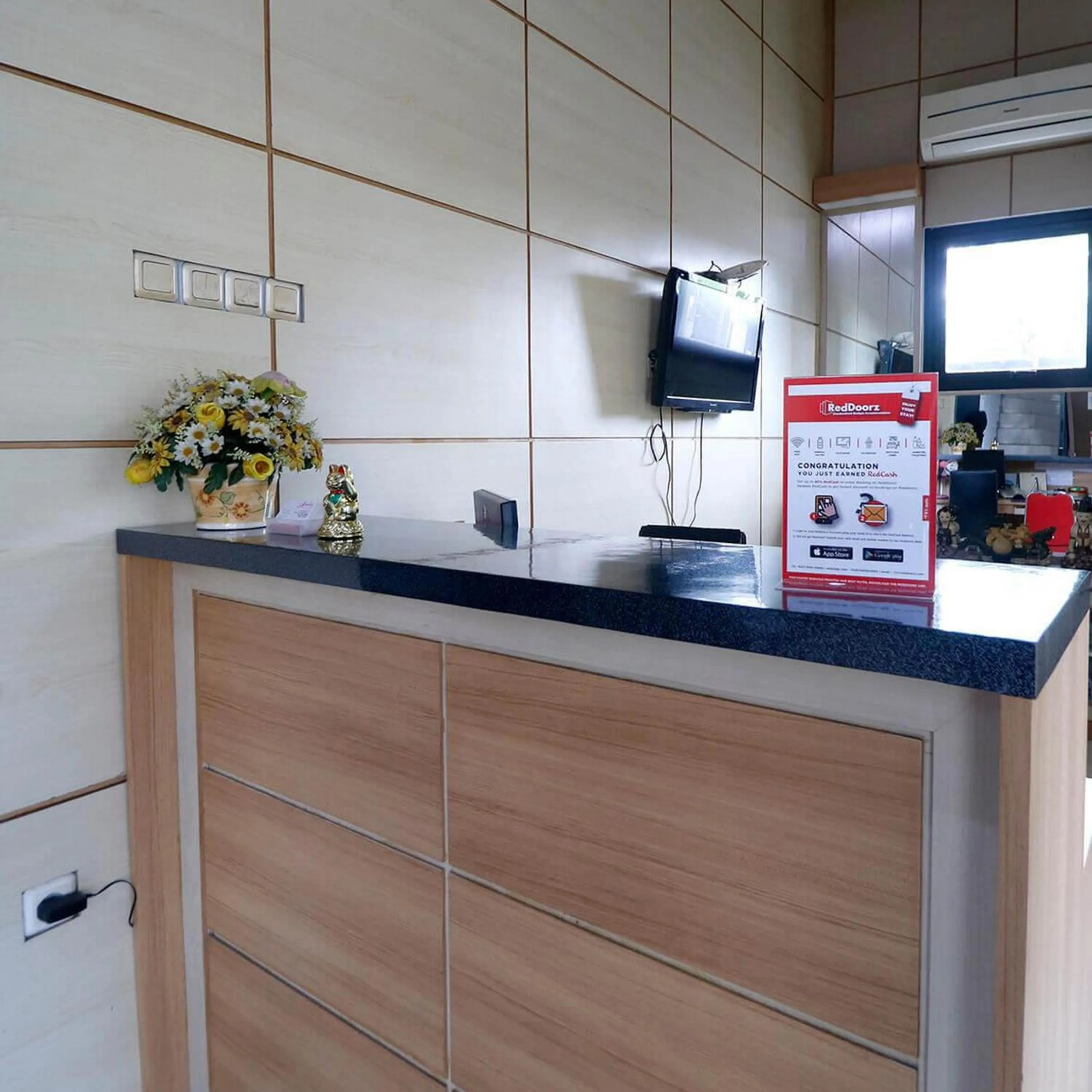 Lobby or reception in RedDoorz Plus near Undip Tembalang