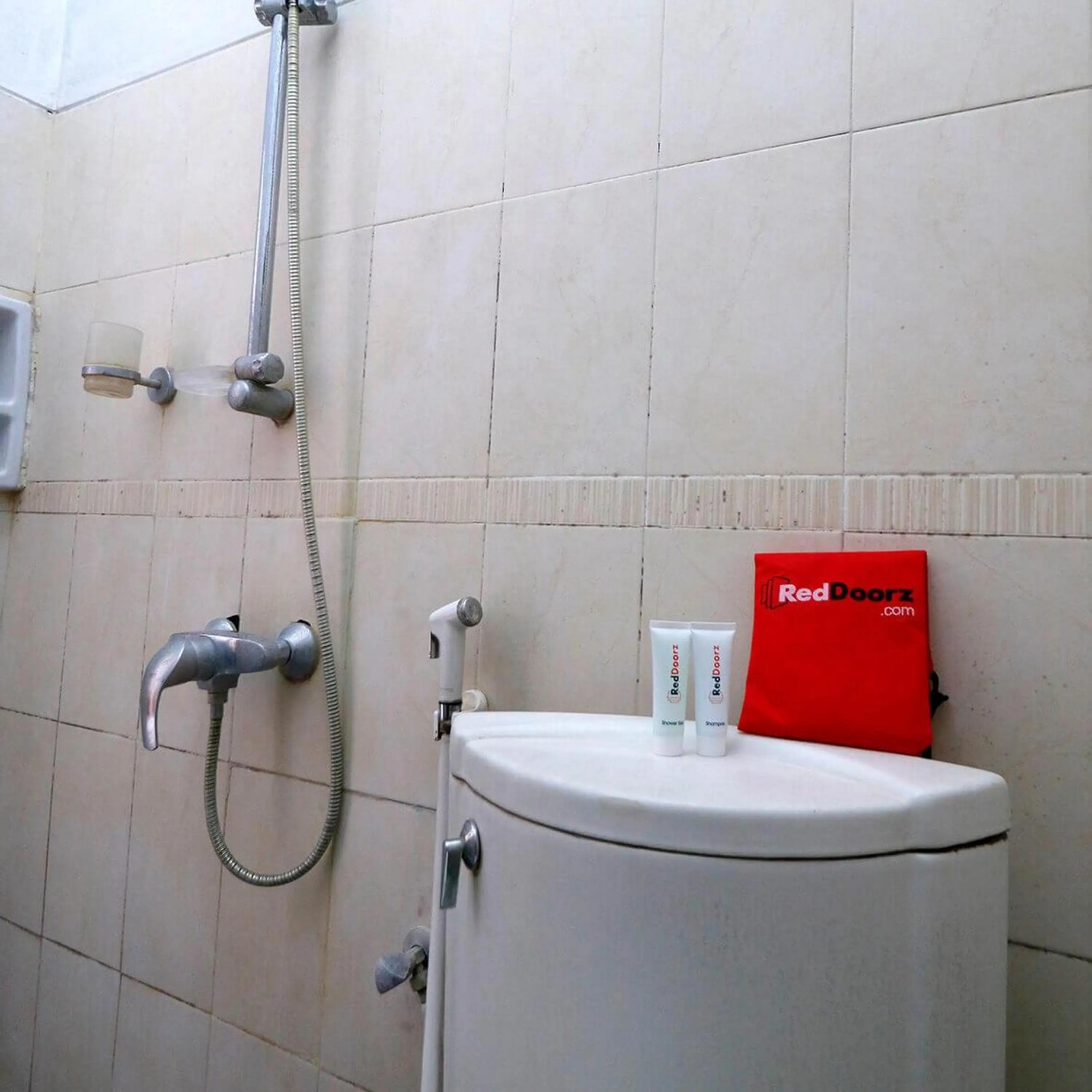 Bathroom in RedDoorz Plus near Undip Tembalang