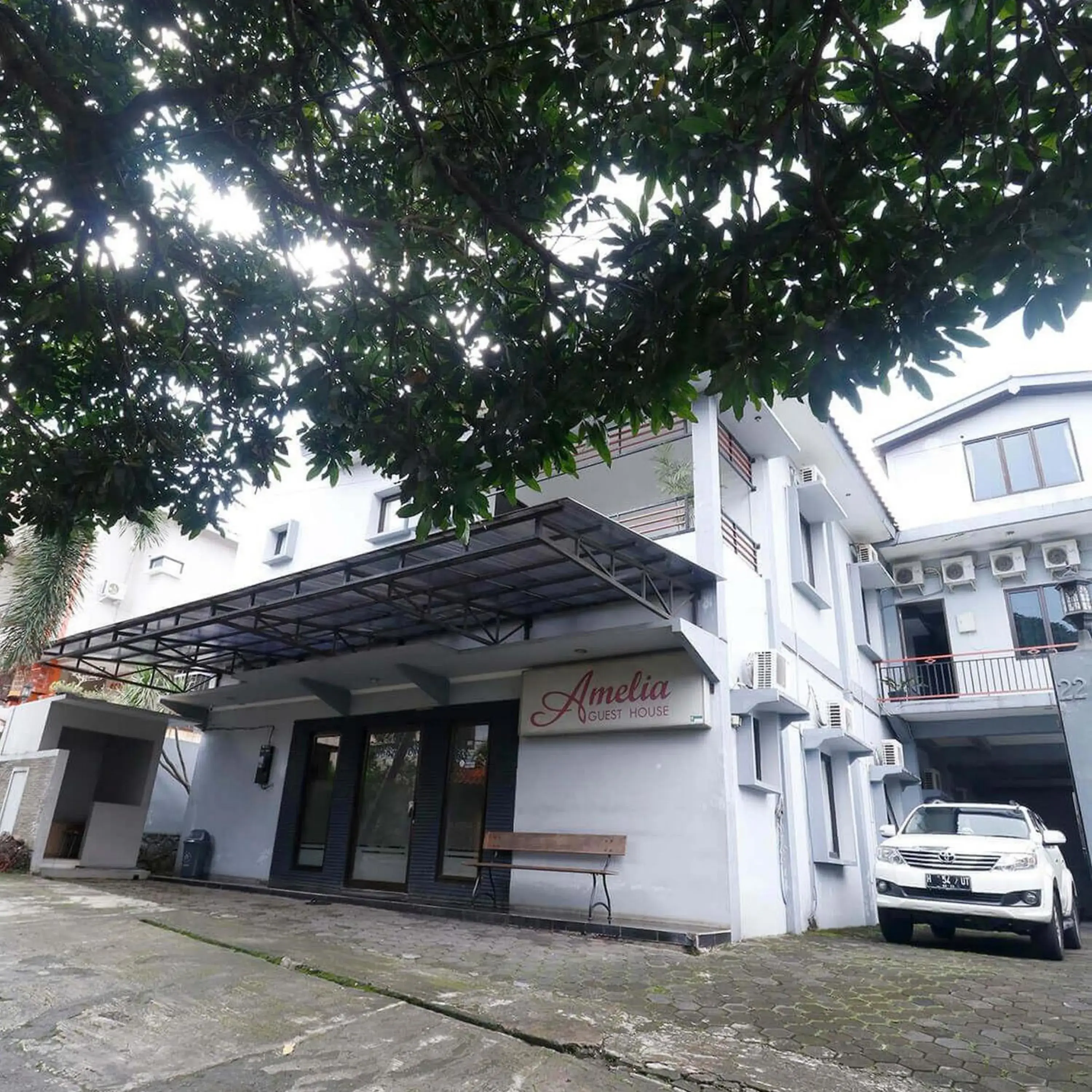 Facade/entrance in RedDoorz Plus near Undip Tembalang Facade/entrance in RedDoorz Plus near Undip Tembalang