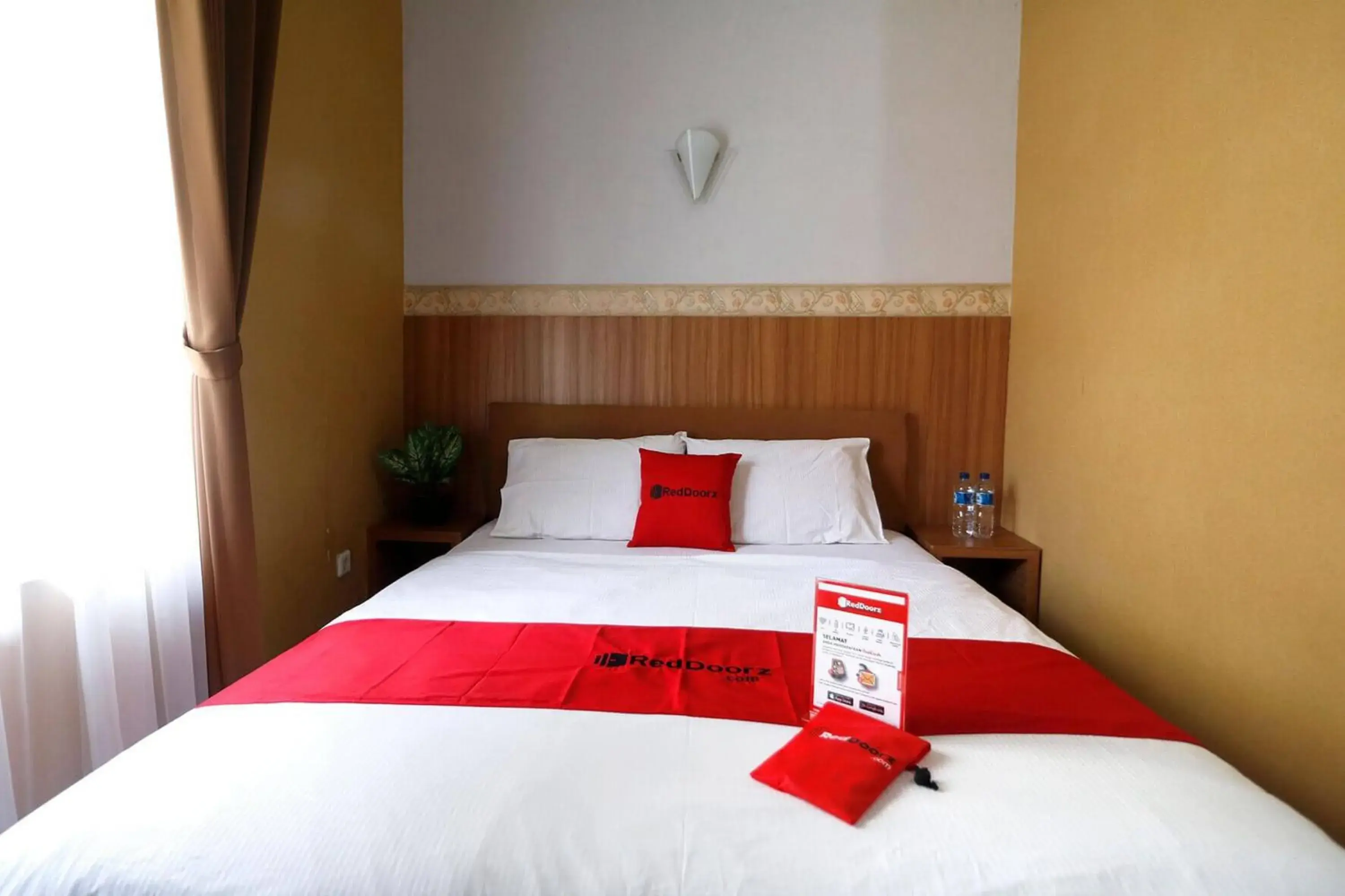 Bedroom, Bed in RedDoorz Plus near Undip Tembalang Bedroom, Bed in RedDoorz Plus near Undip Tembalang