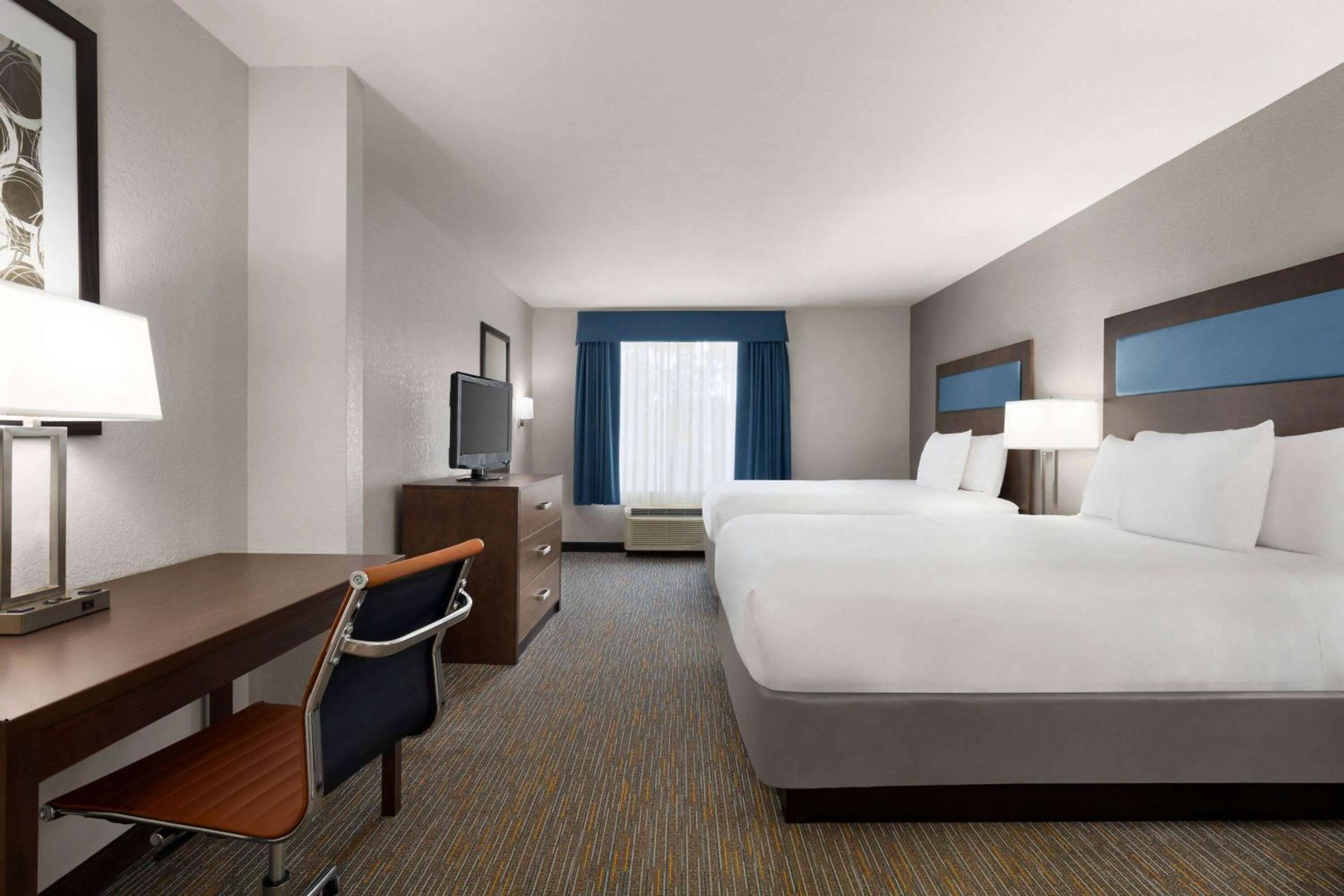 Photo of the whole room, Bed in Wingate By Wyndham Southport