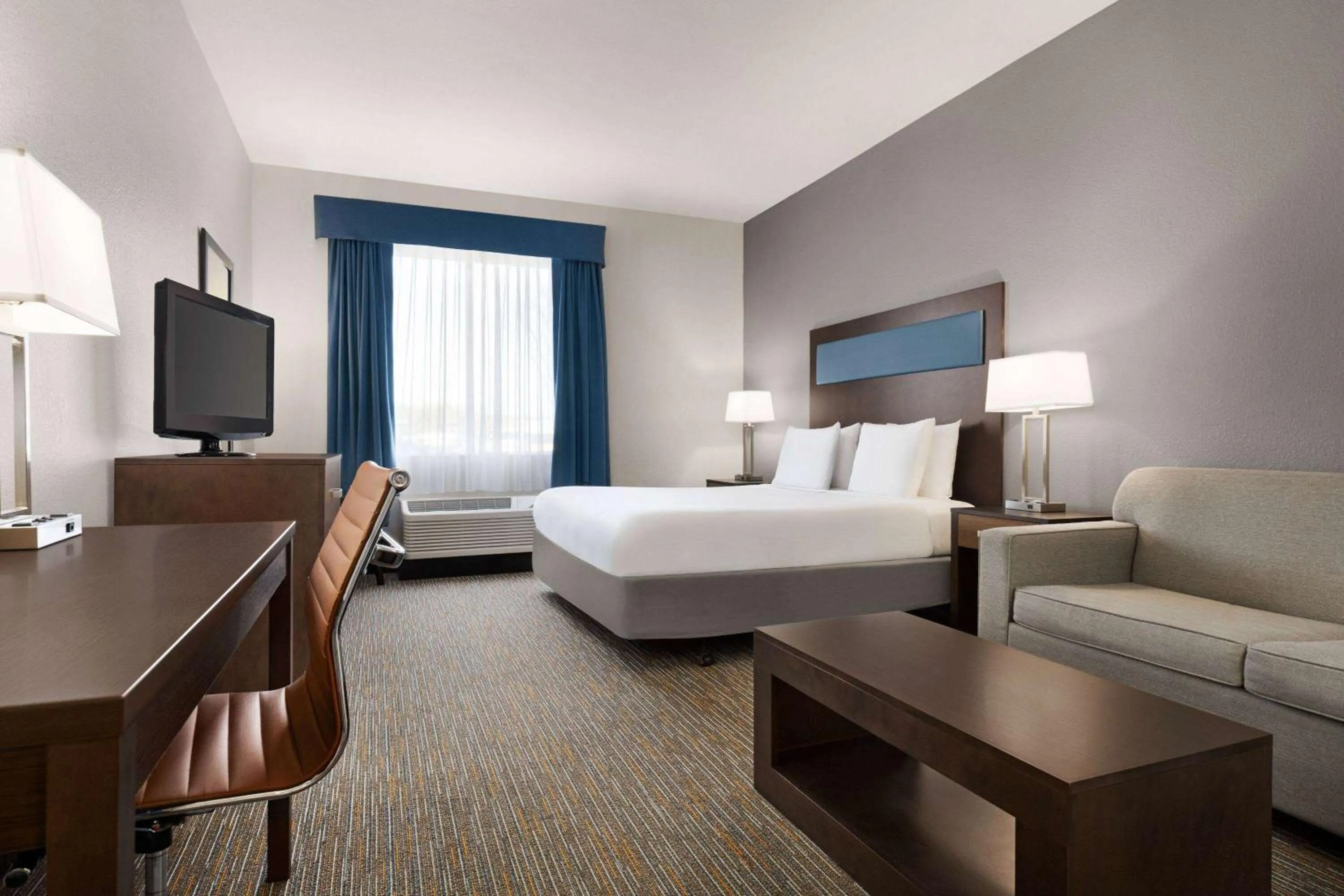 Photo of the whole room, Bed in Wingate By Wyndham Southport