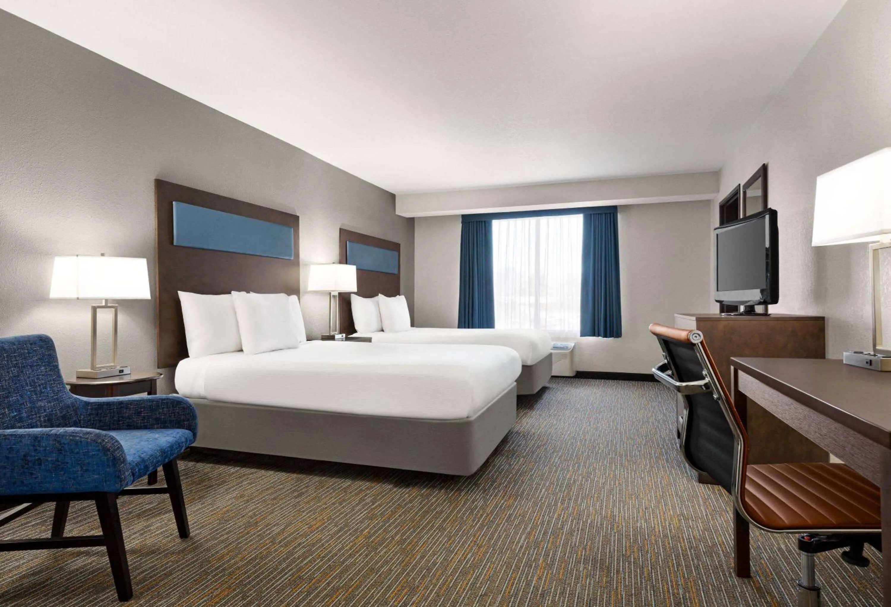 Photo of the whole room, Bed in Wingate By Wyndham Southport