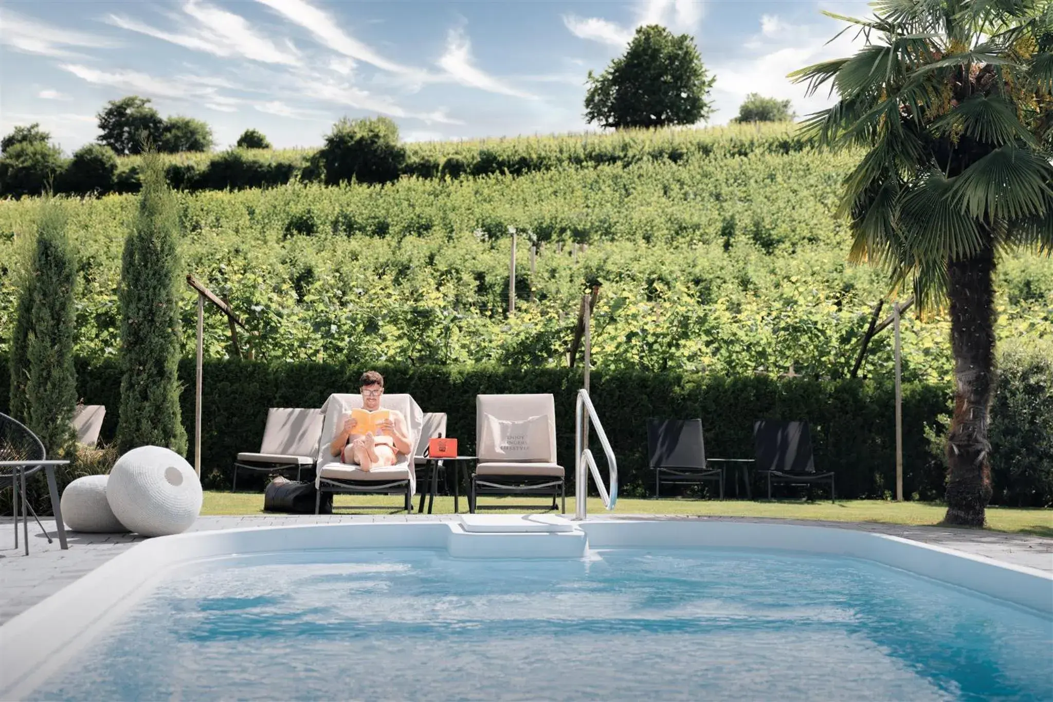 Lingers Suites & Residence Lingers Suites & Residence