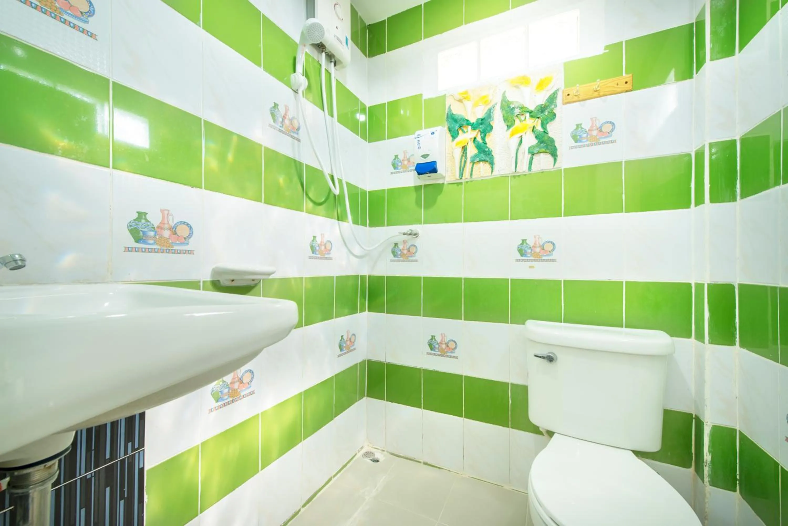 Bathroom in Ivy Cottage by Qiu