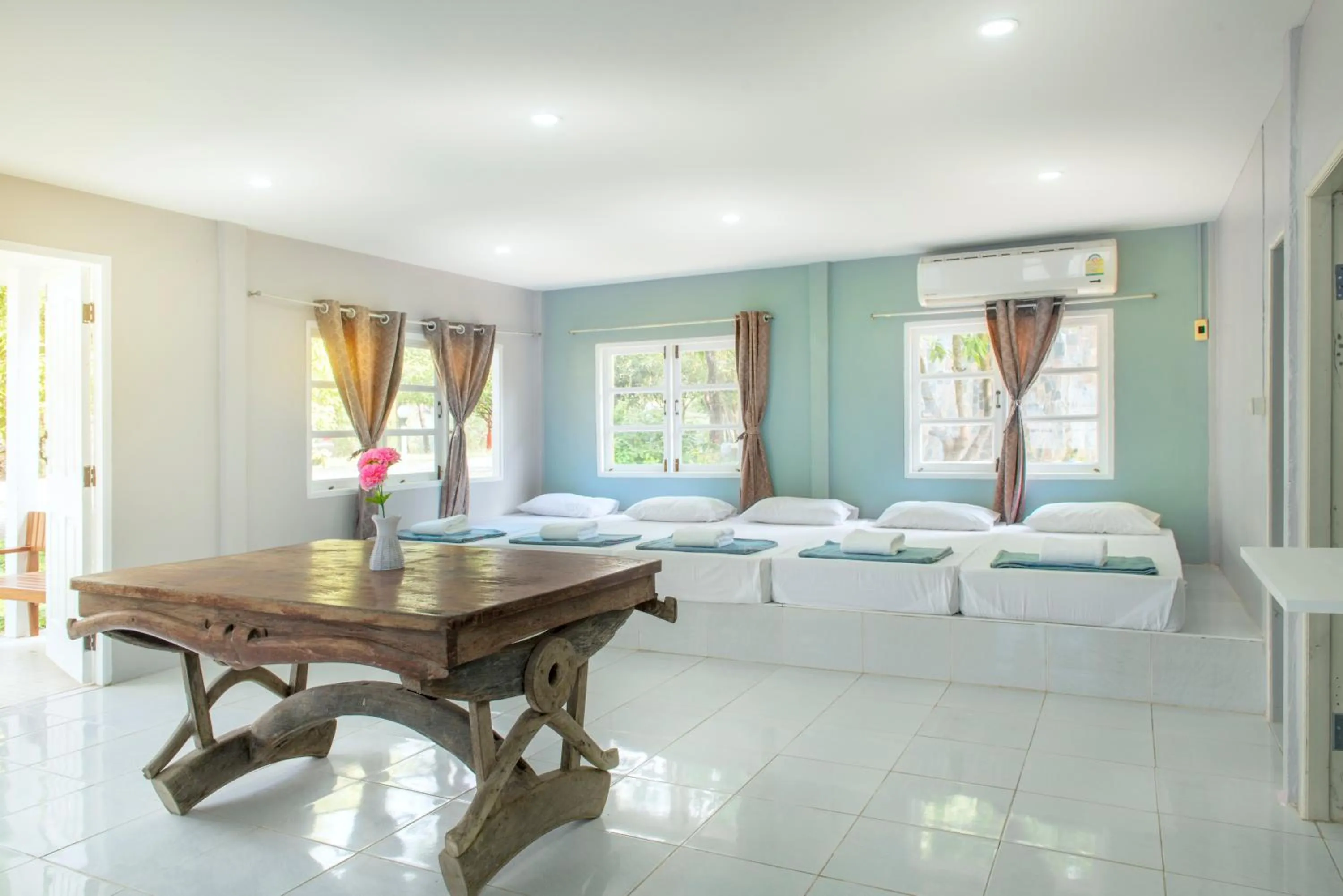 Bedroom, Bed in Ivy Cottage by Qiu