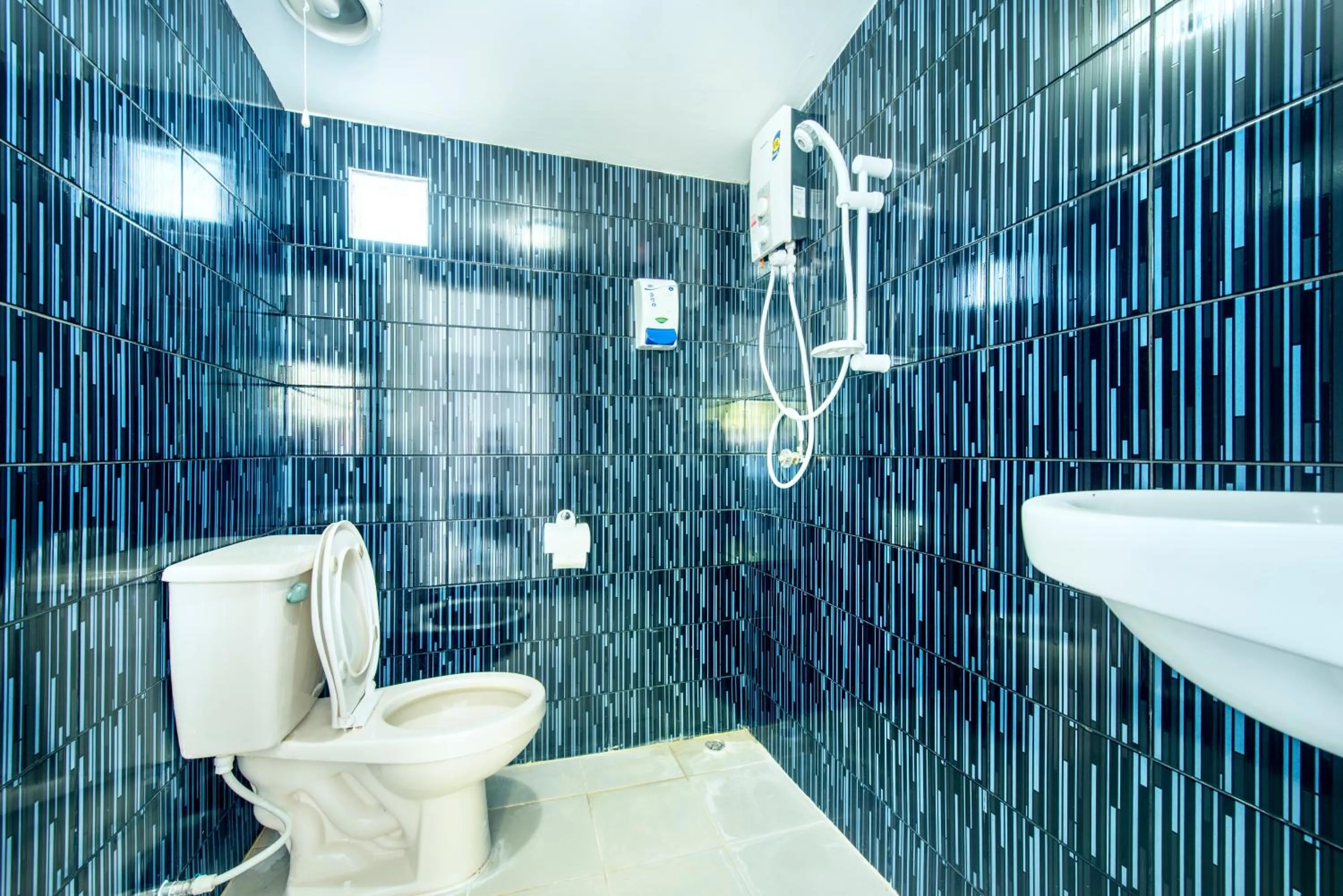 Bathroom in Ivy Cottage by Qiu