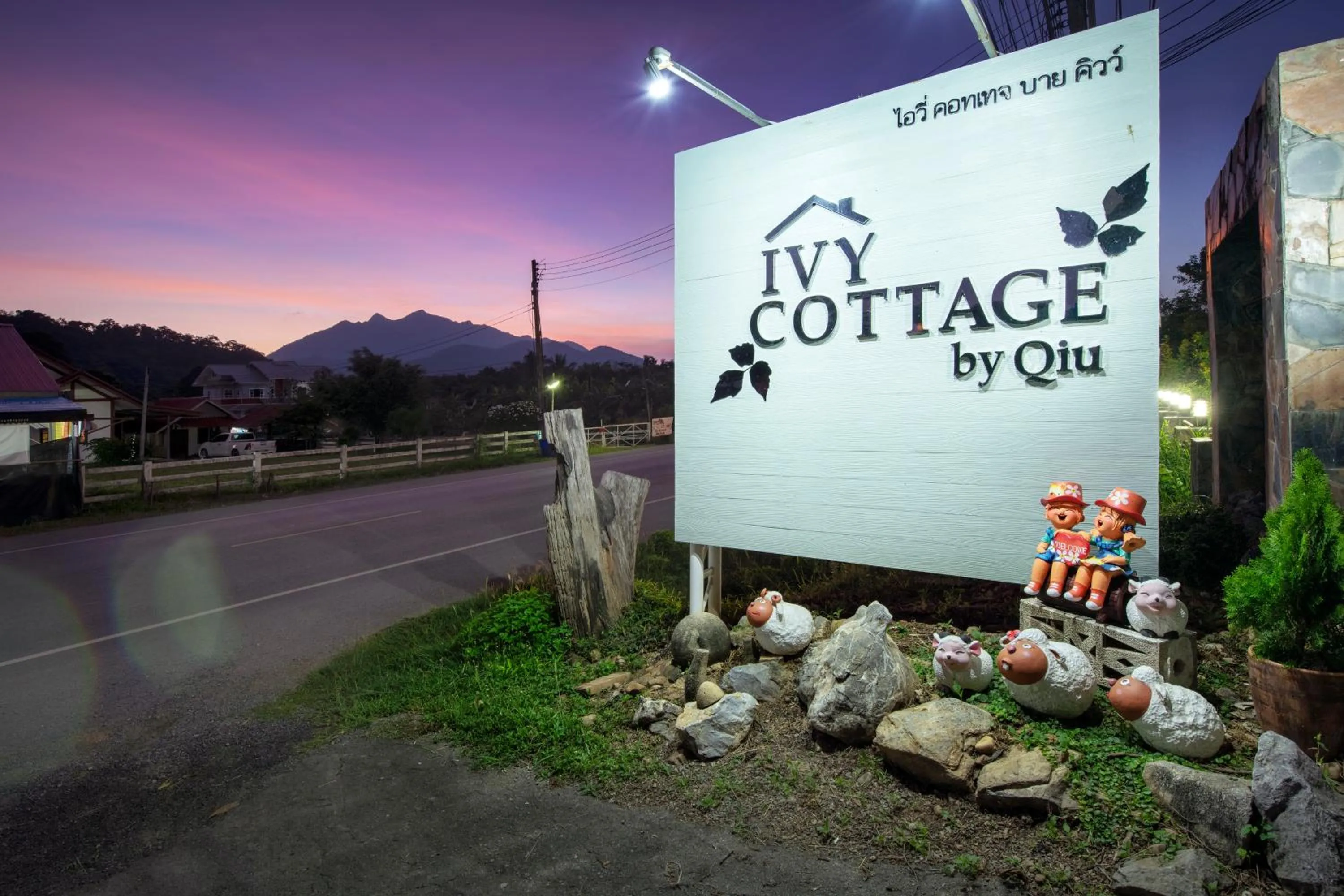 Facade/entrance in Ivy Cottage by Qiu