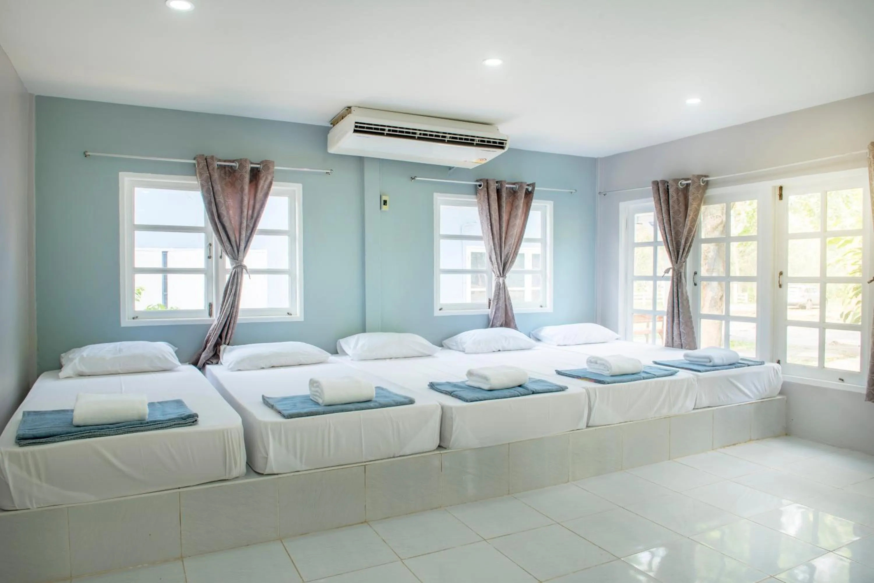 Bedroom, Bed in Ivy Cottage by Qiu