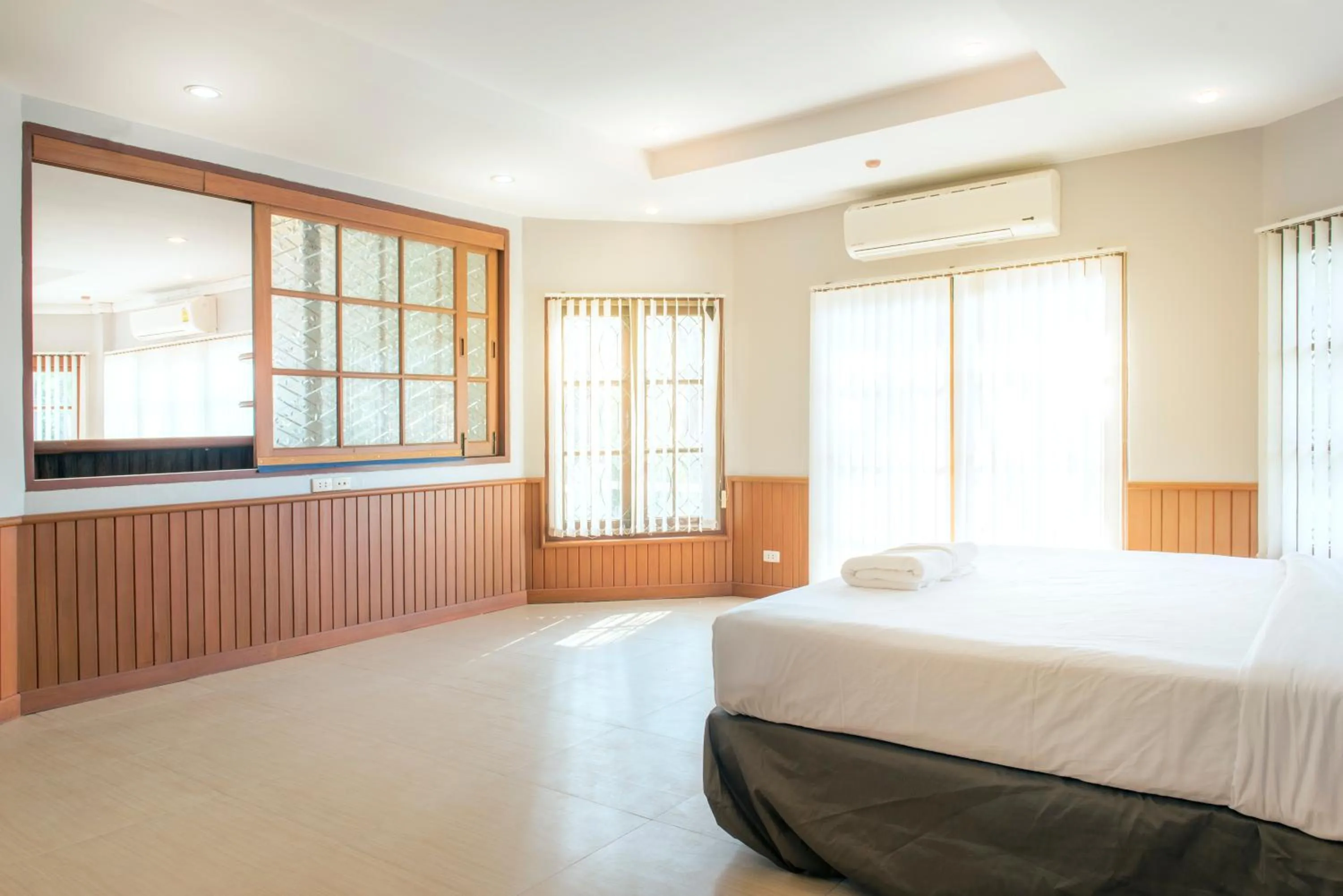 Bedroom, Bed in Ivy Cottage by Qiu