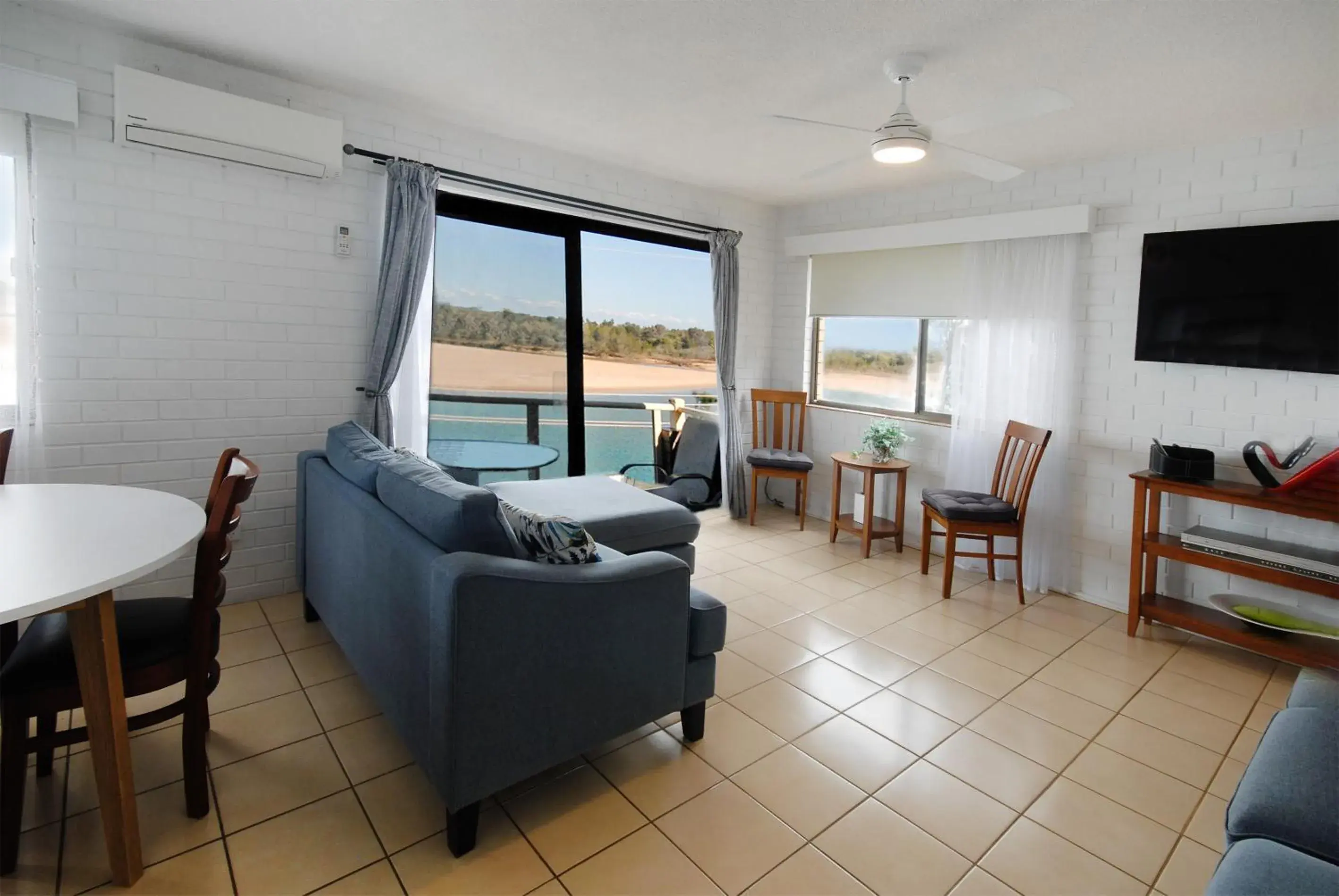 Front Unit - Two-Bedroom Apartment with Ocean View in Marcel Towers Holiday Apartments Front Unit - Two-Bedroom Apartment with Ocean View in Marcel Towers Holiday Apartments