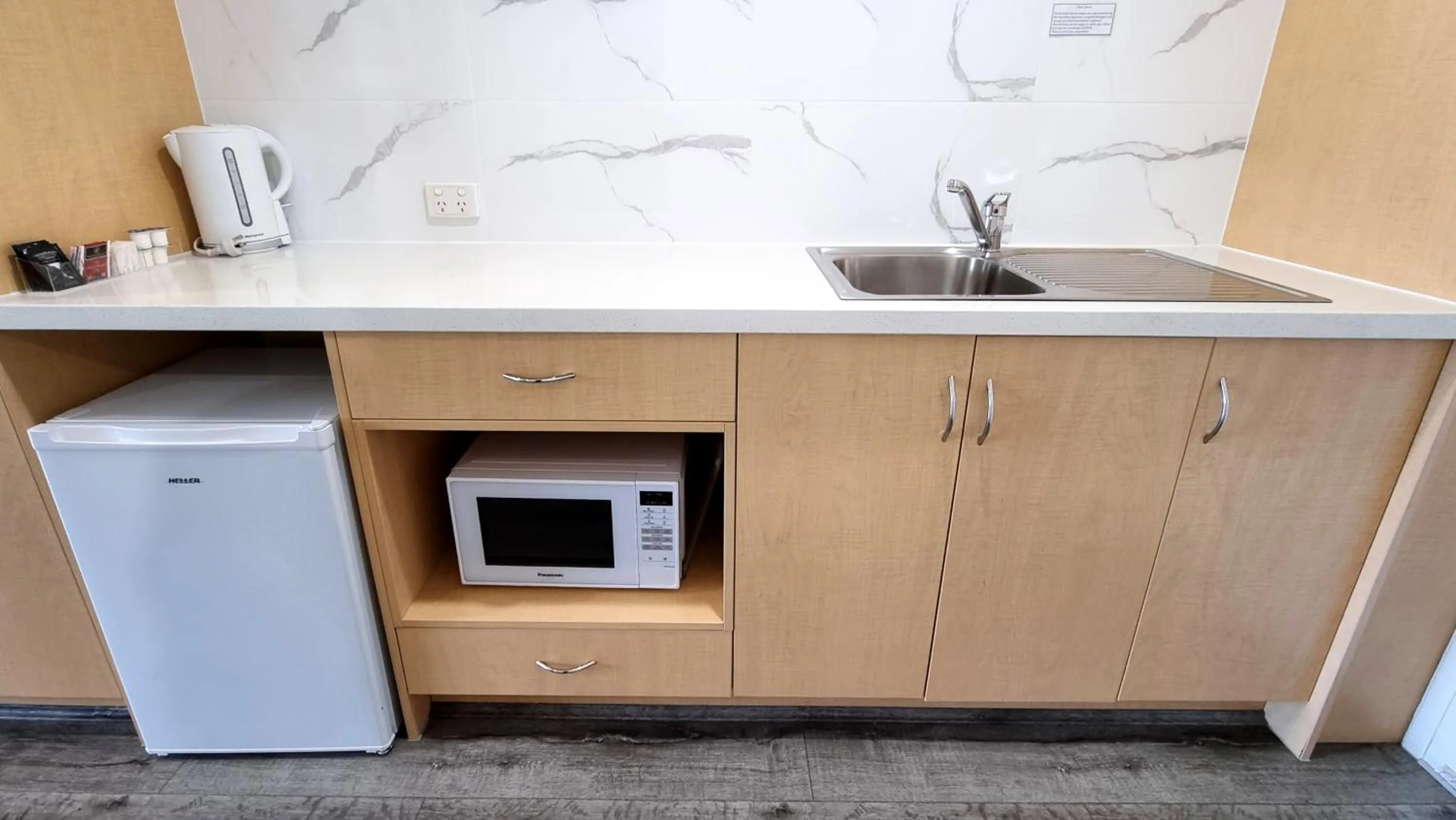 Kitchen or kitchenette in Seaview Motel & Apartments