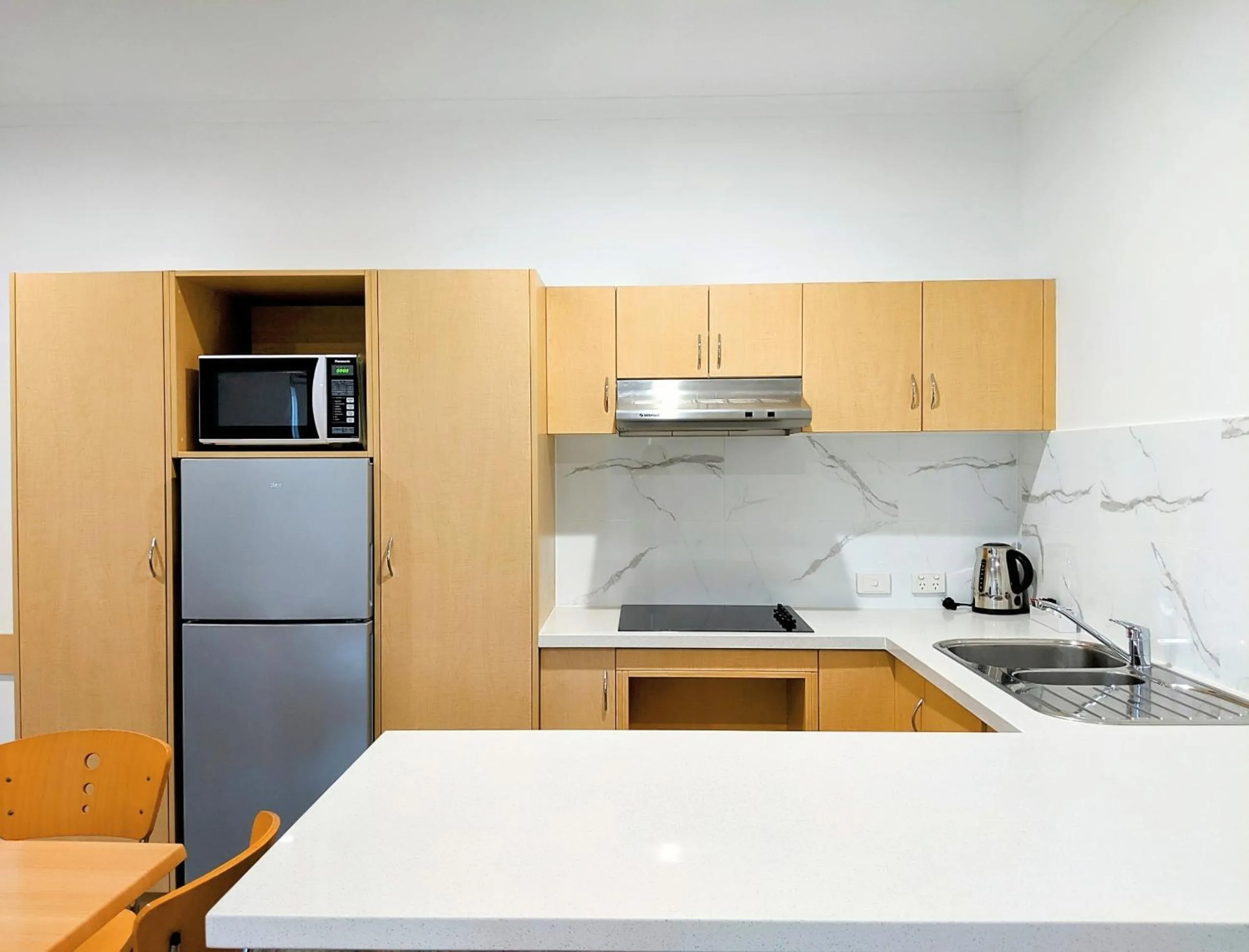 Kitchen or kitchenette in Seaview Motel & Apartments