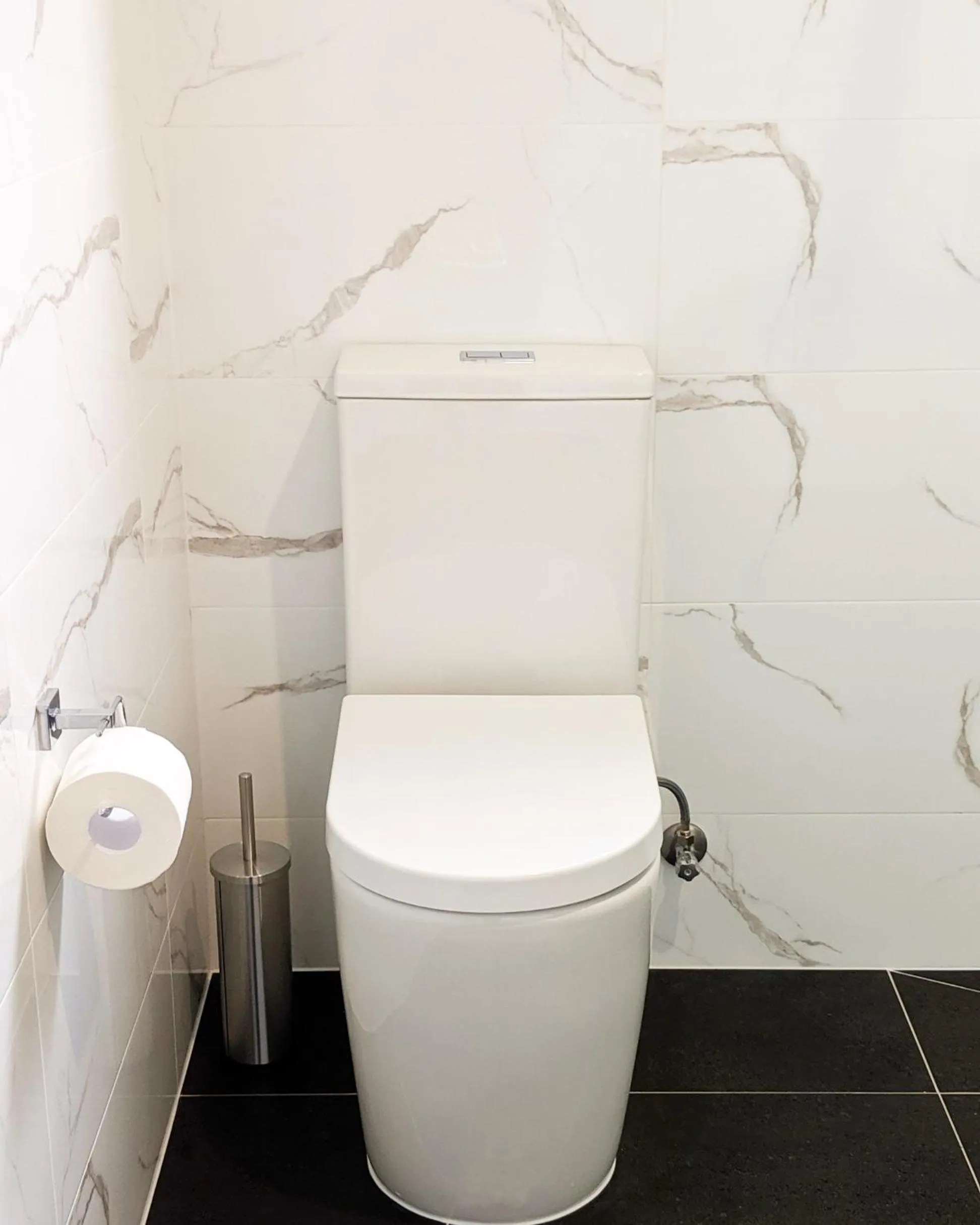 Toilet in Seaview Motel & Apartments