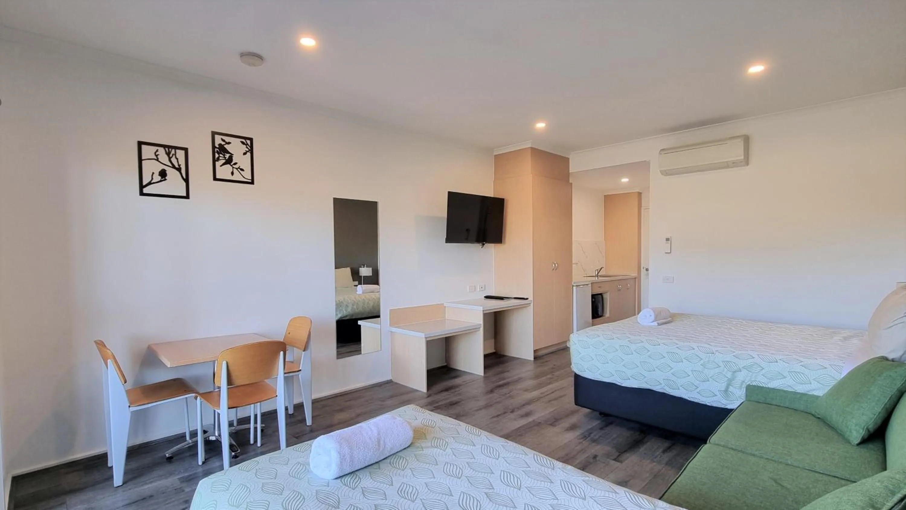 TV and multimedia, Bed in Seaview Motel & Apartments