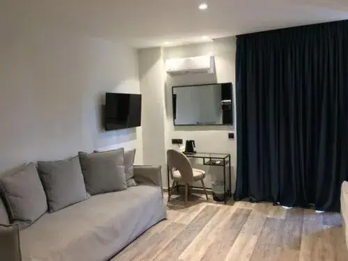 Deluxe Room with City View in Athens coast hotel Deluxe Room with City View in Athens coast hotel