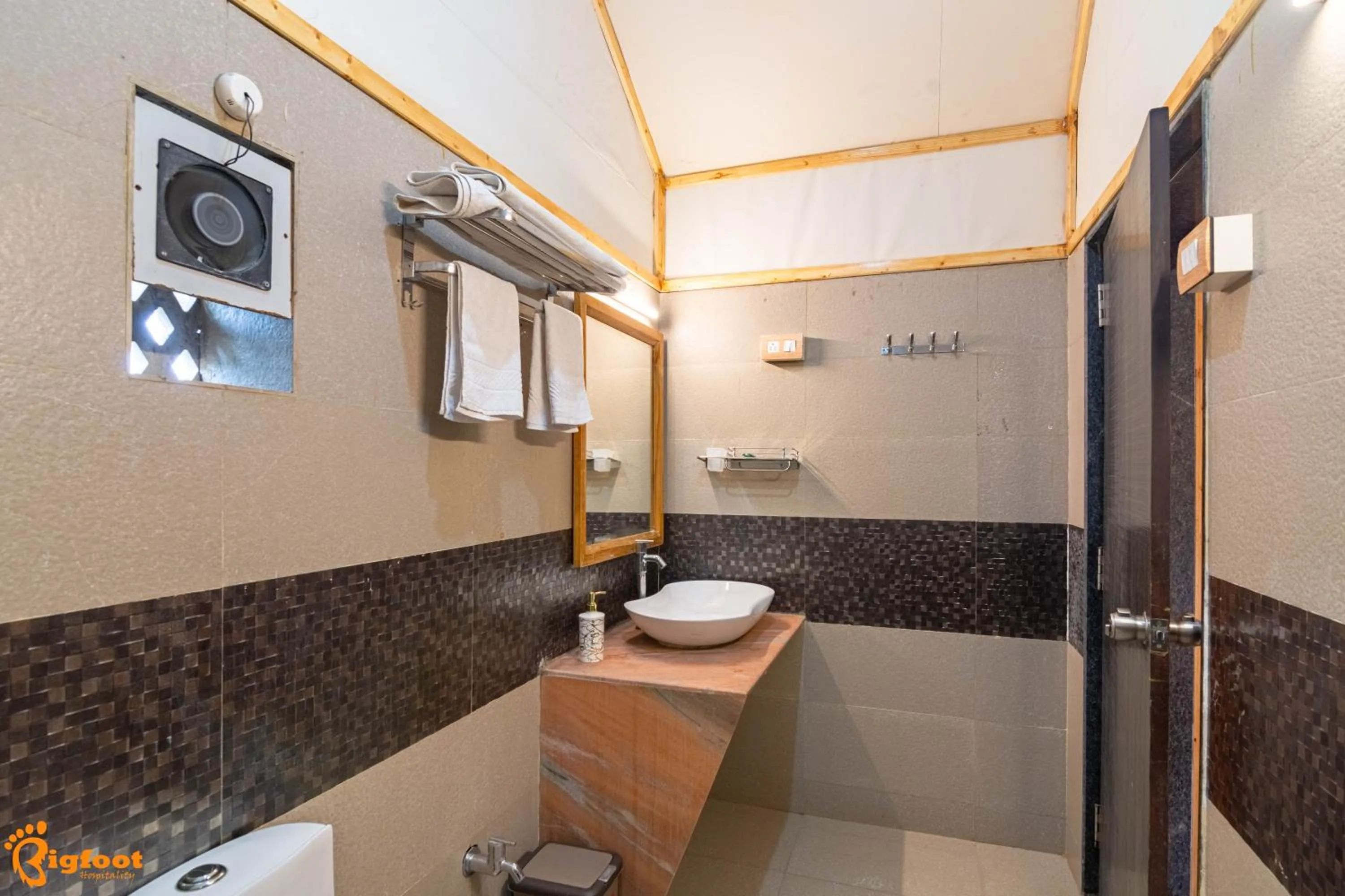 Toilet in Natures Dreamland Holiday Homes, Igatpuri