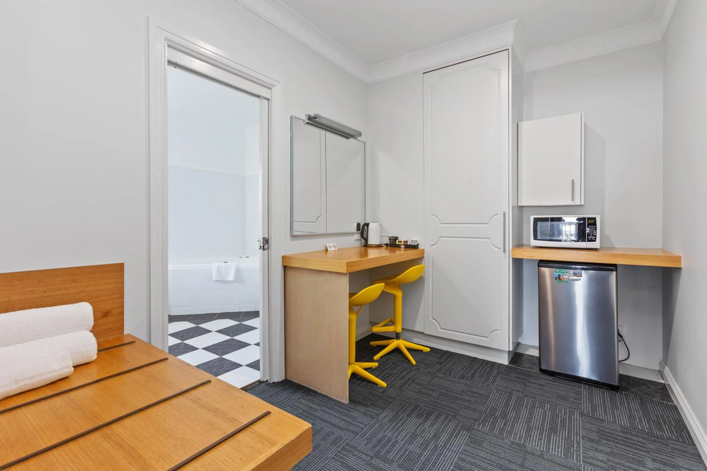 Kitchen or kitchenette in The International Motel Apollo Bay
