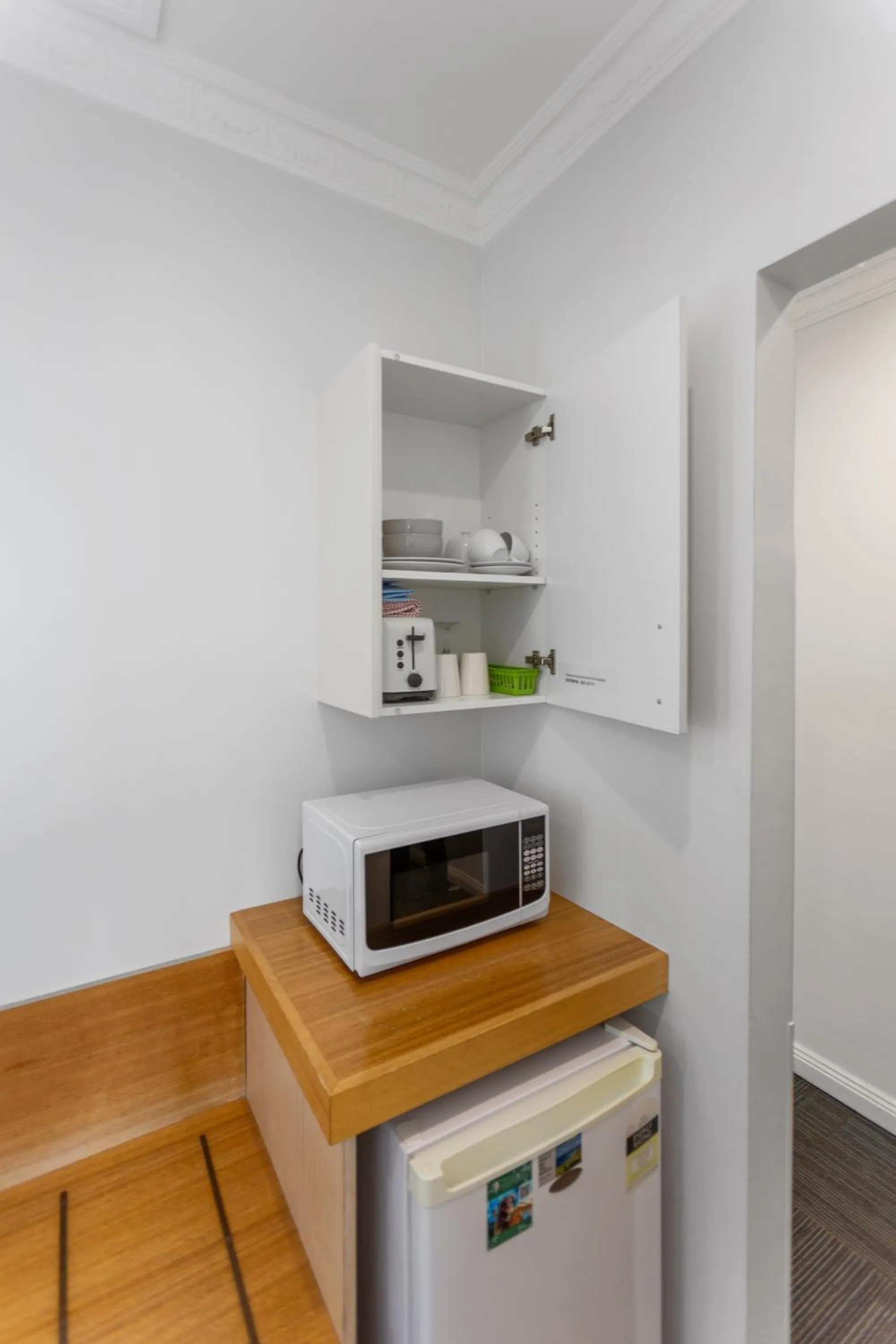 Kitchen or kitchenette in The International Motel Apollo Bay