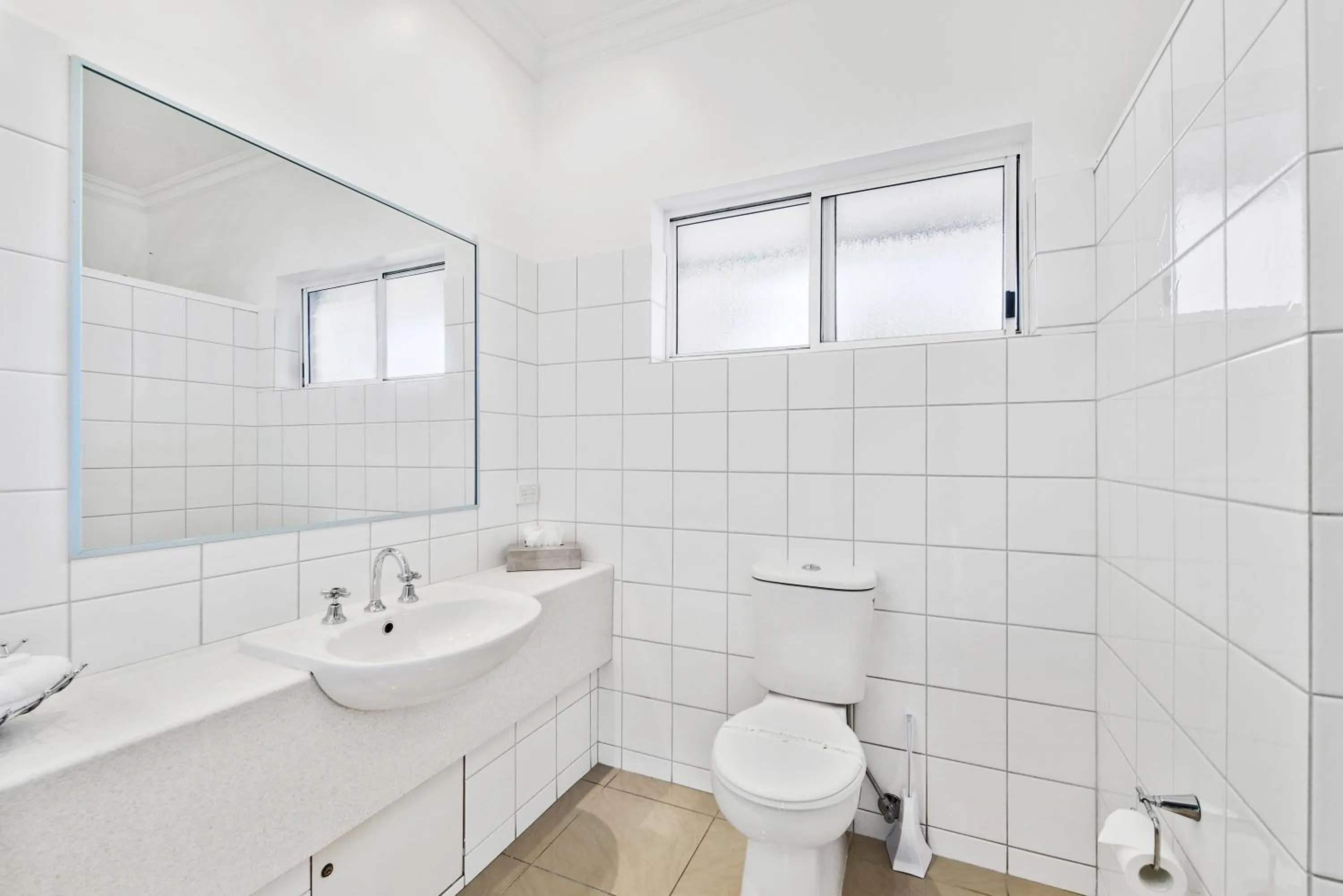 Bathroom in The International Motel Apollo Bay