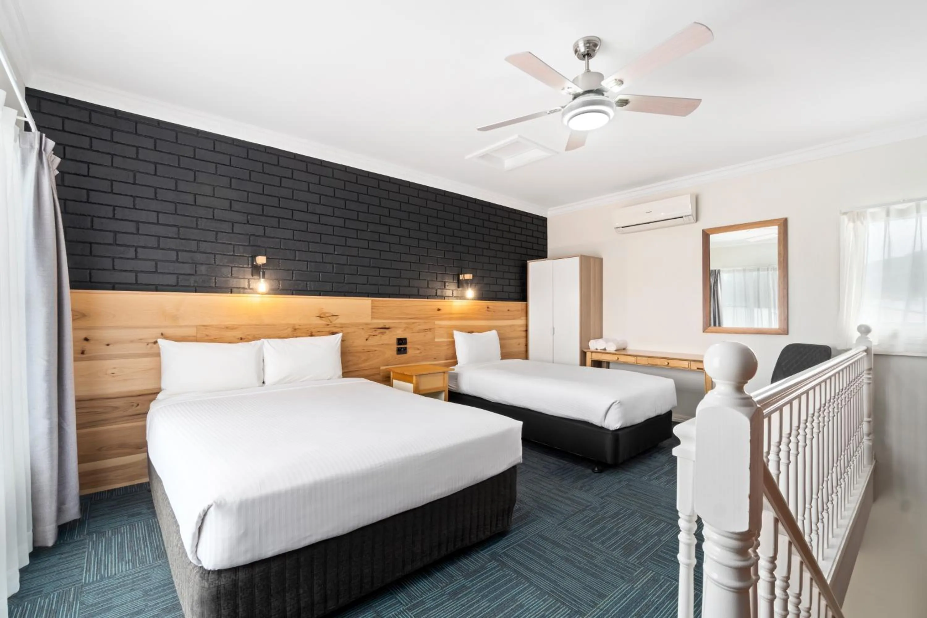 Bedroom, Bed in The International Motel Apollo Bay