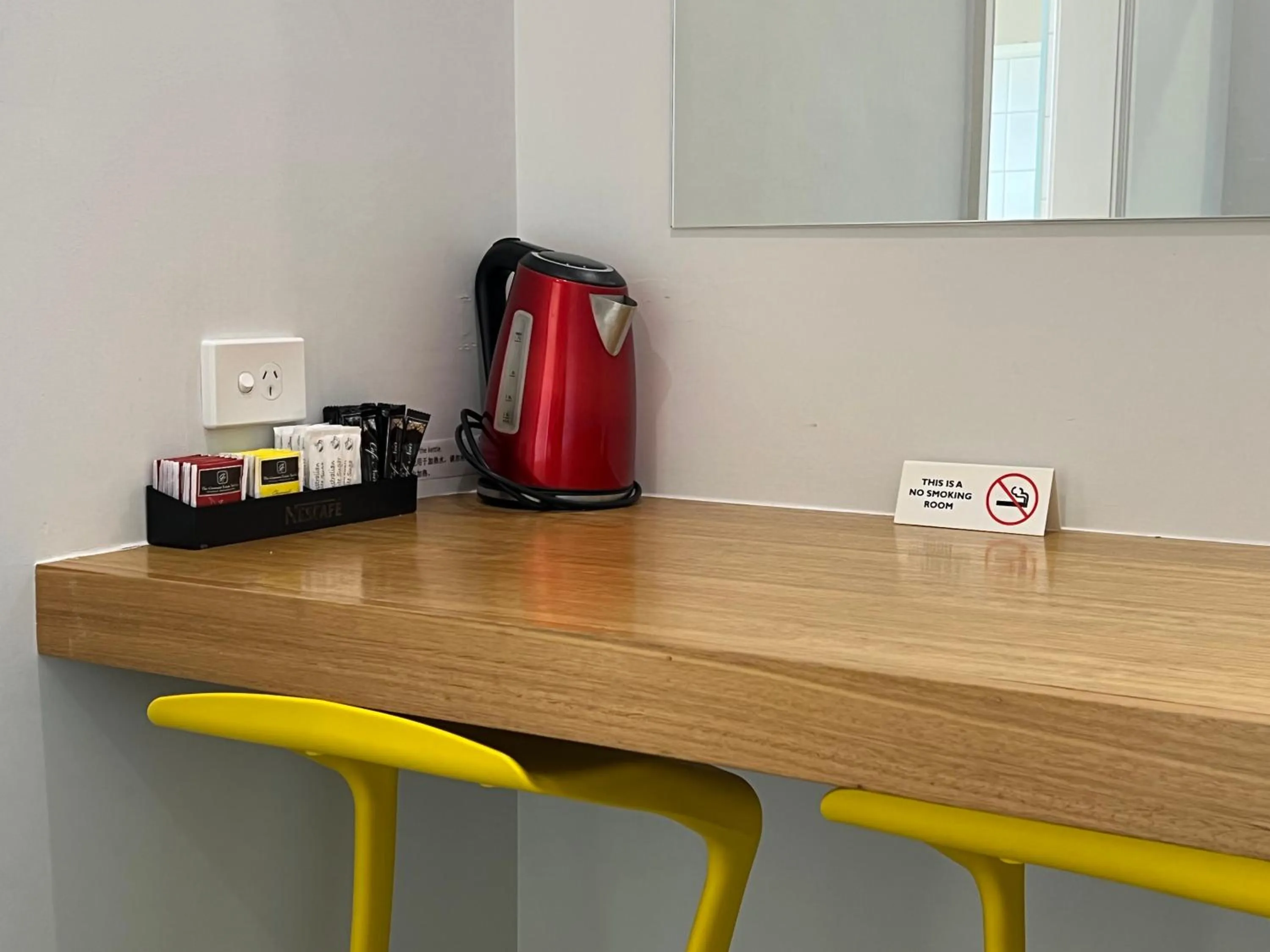 Coffee/tea facilities in The International Motel Apollo Bay