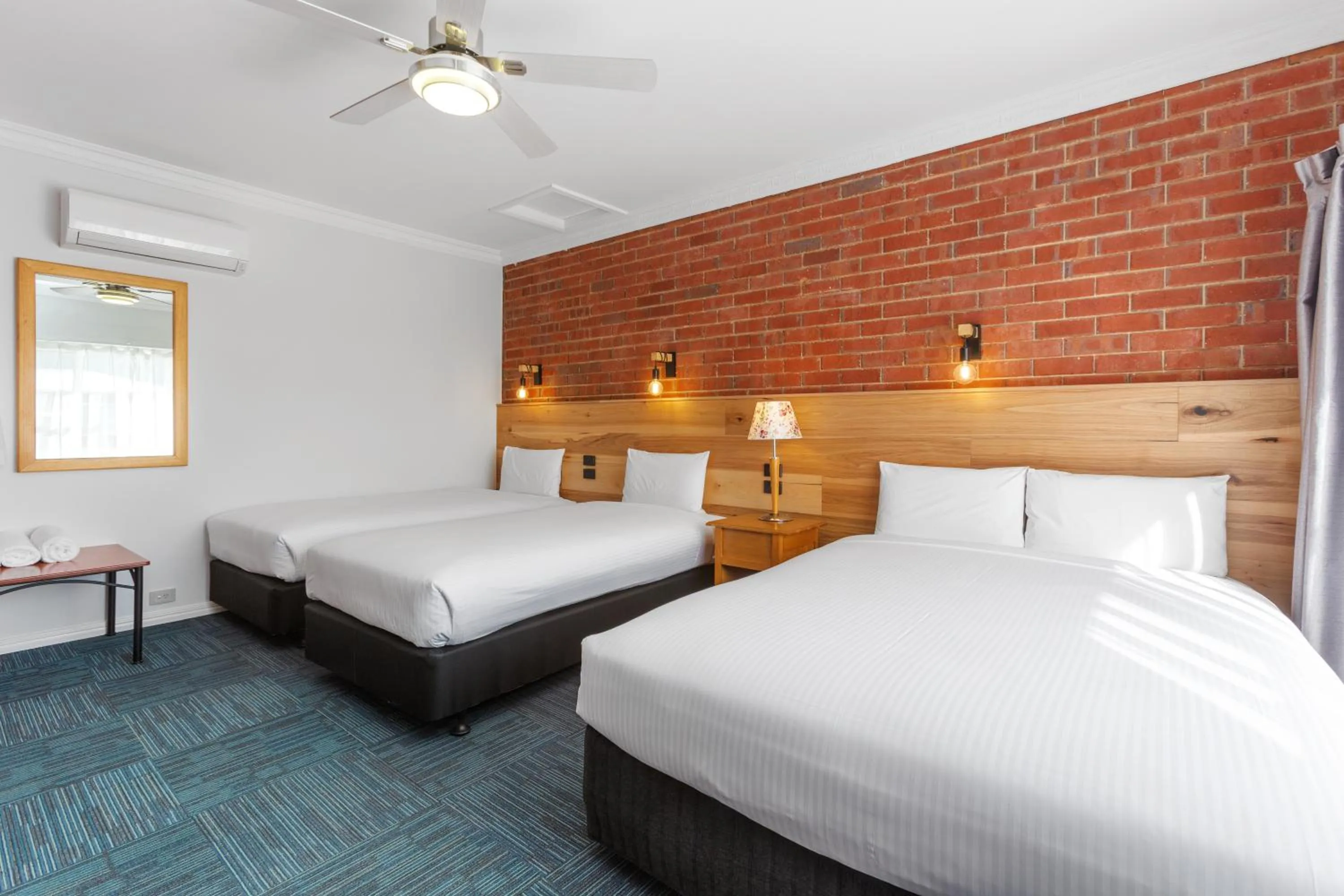 Bedroom, Bed in The International Motel Apollo Bay