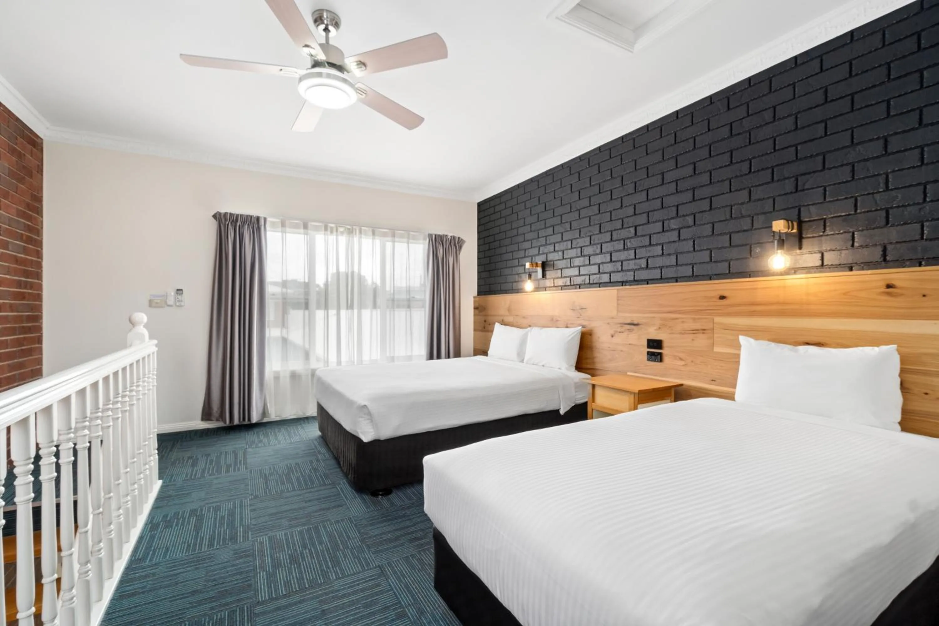 Bedroom, Bed in The International Motel Apollo Bay