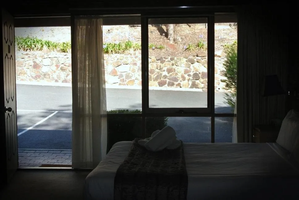 Bedroom in Eltham Motor Inn