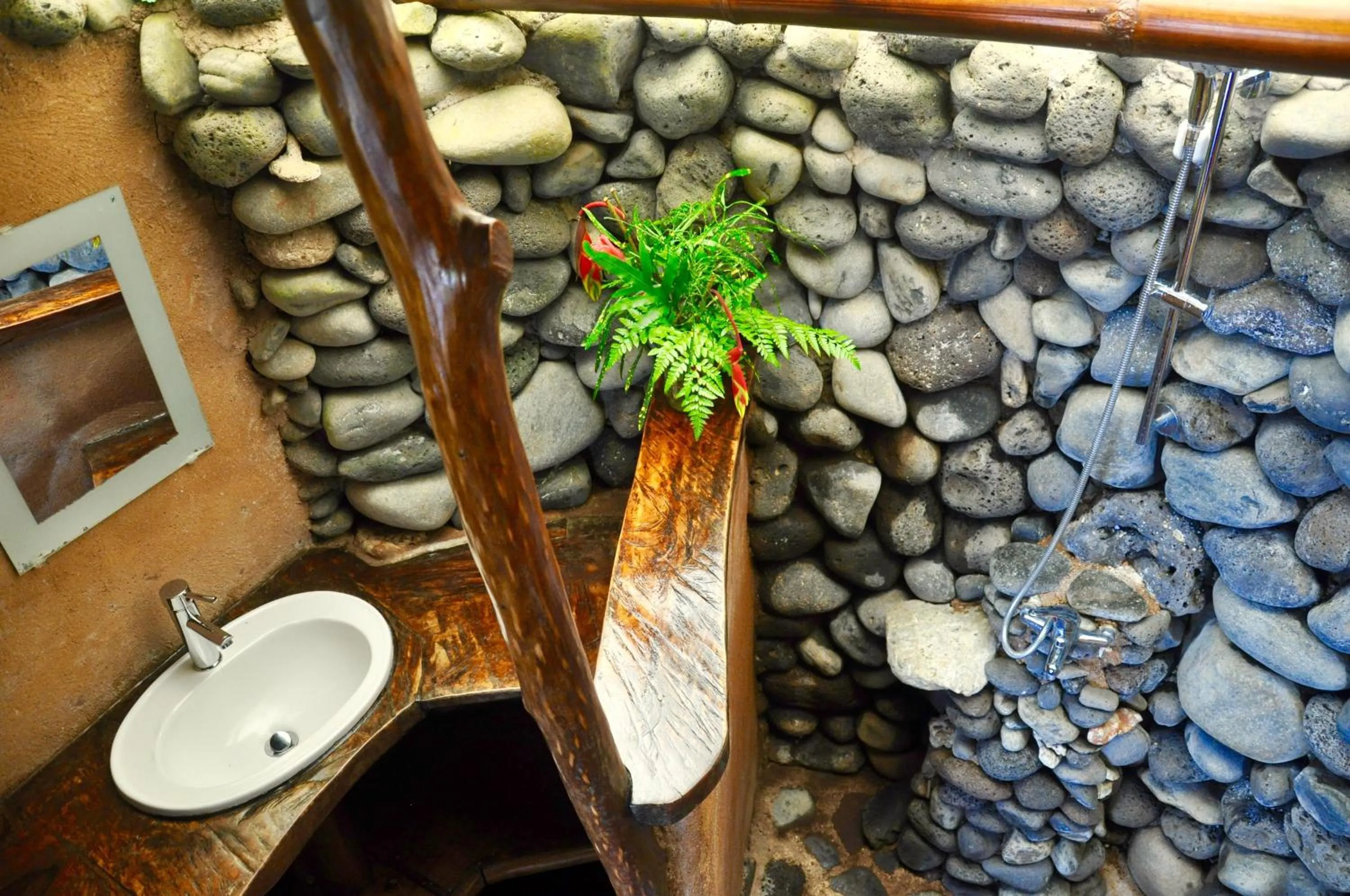 Shower in Vanira Lodge