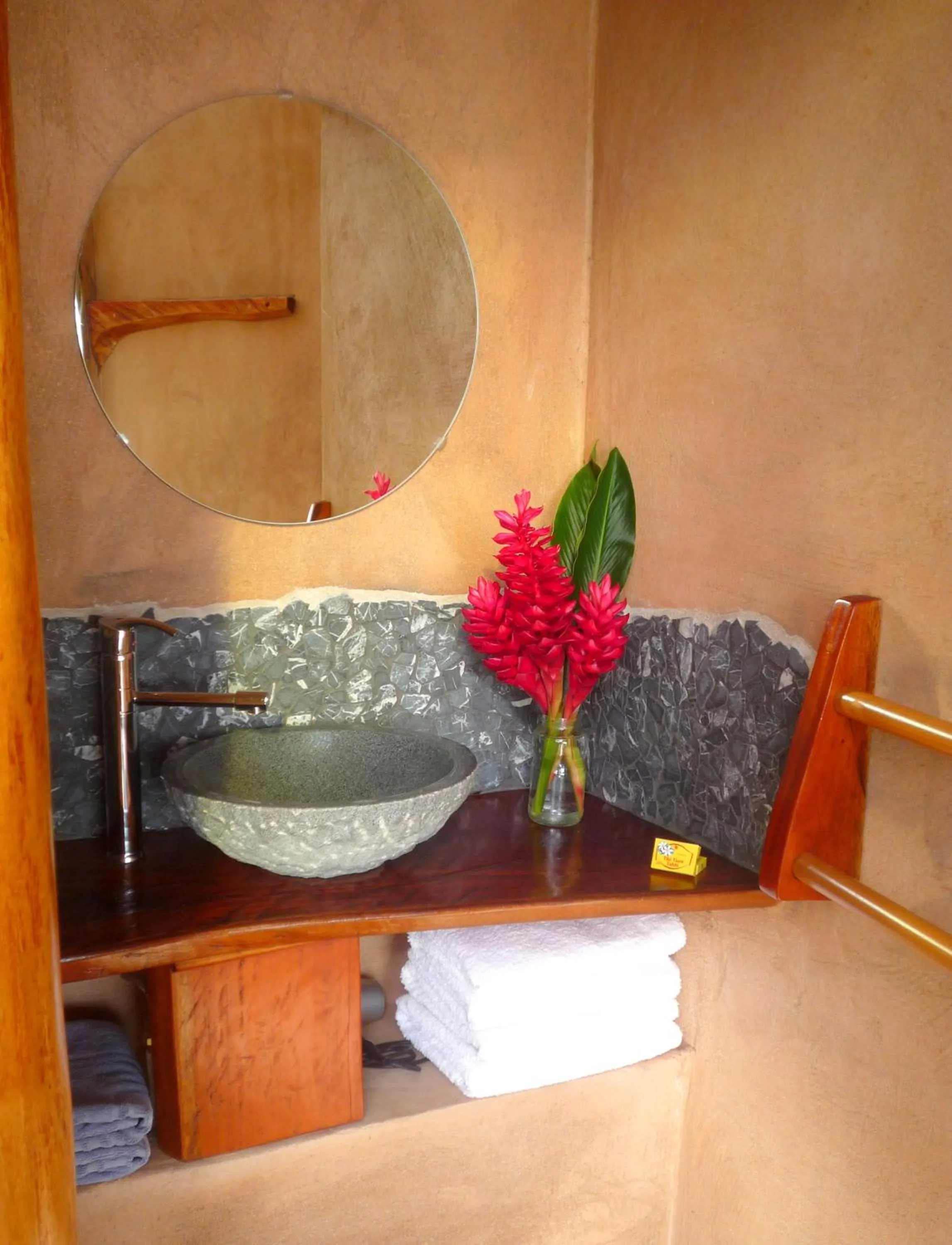 Shower in Vanira Lodge