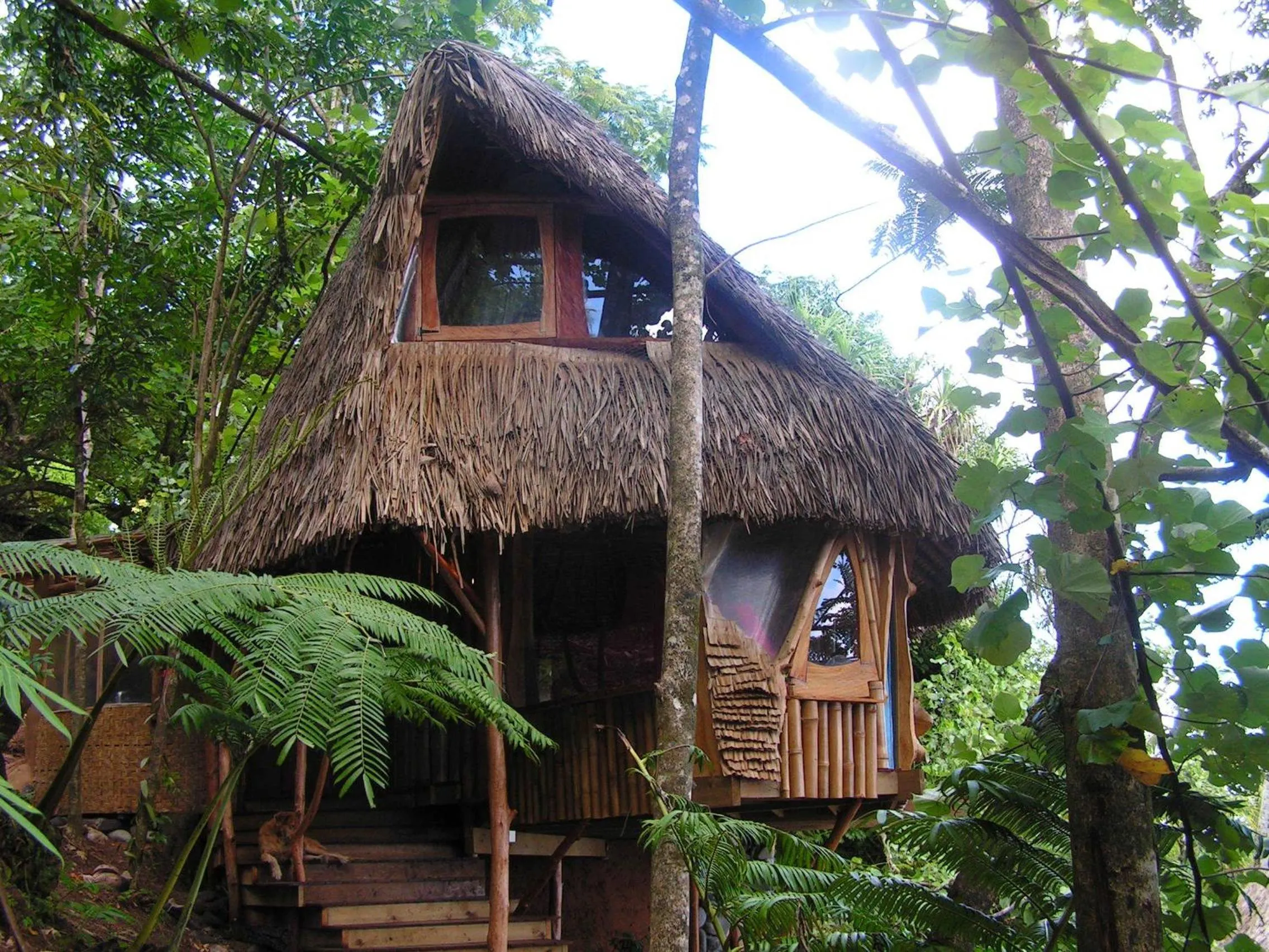 Facade/entrance in Vanira Lodge