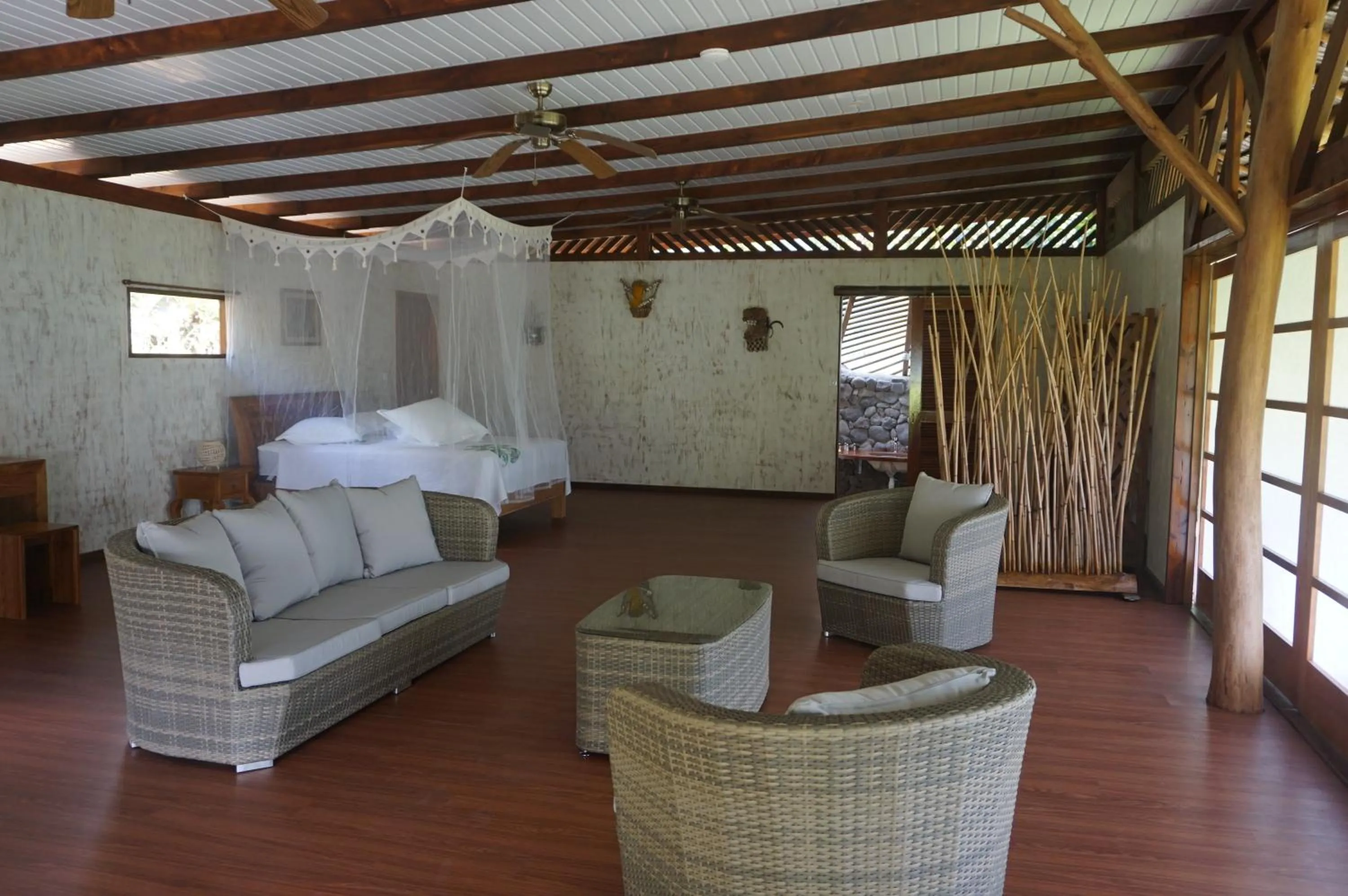 Seating area, Bed in Vanira Lodge