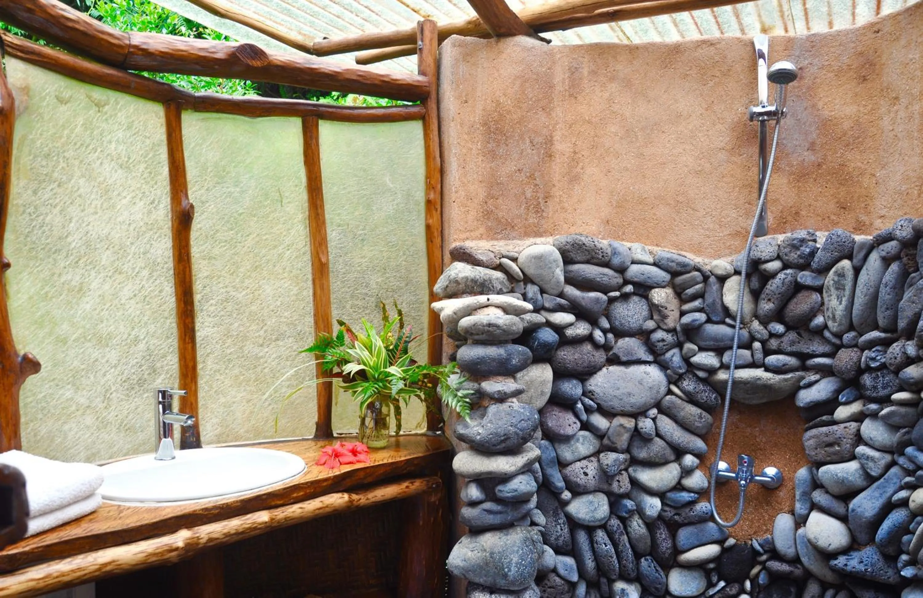 Shower in Vanira Lodge