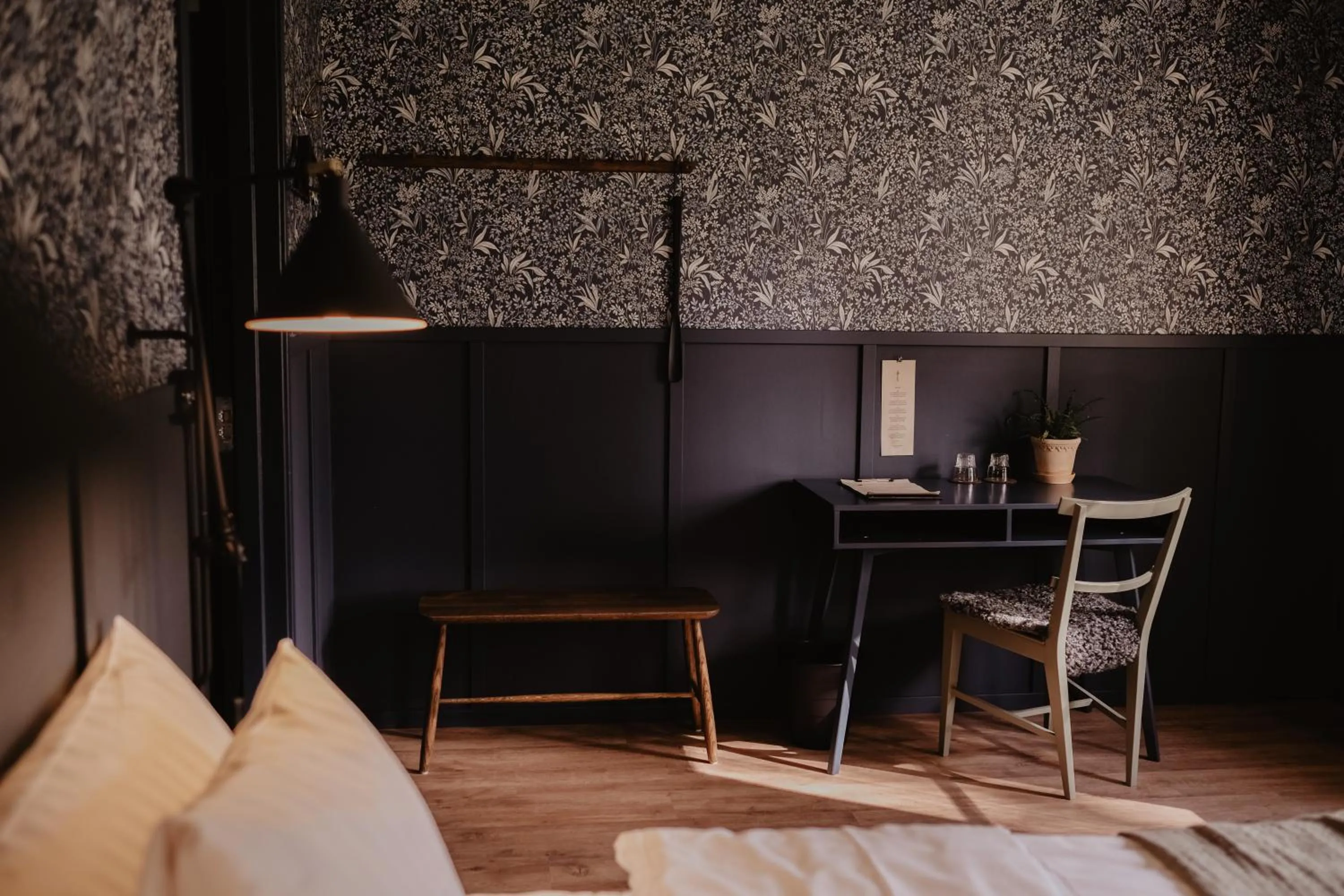 Photo of the whole room in Stiftsgården Tallnäs