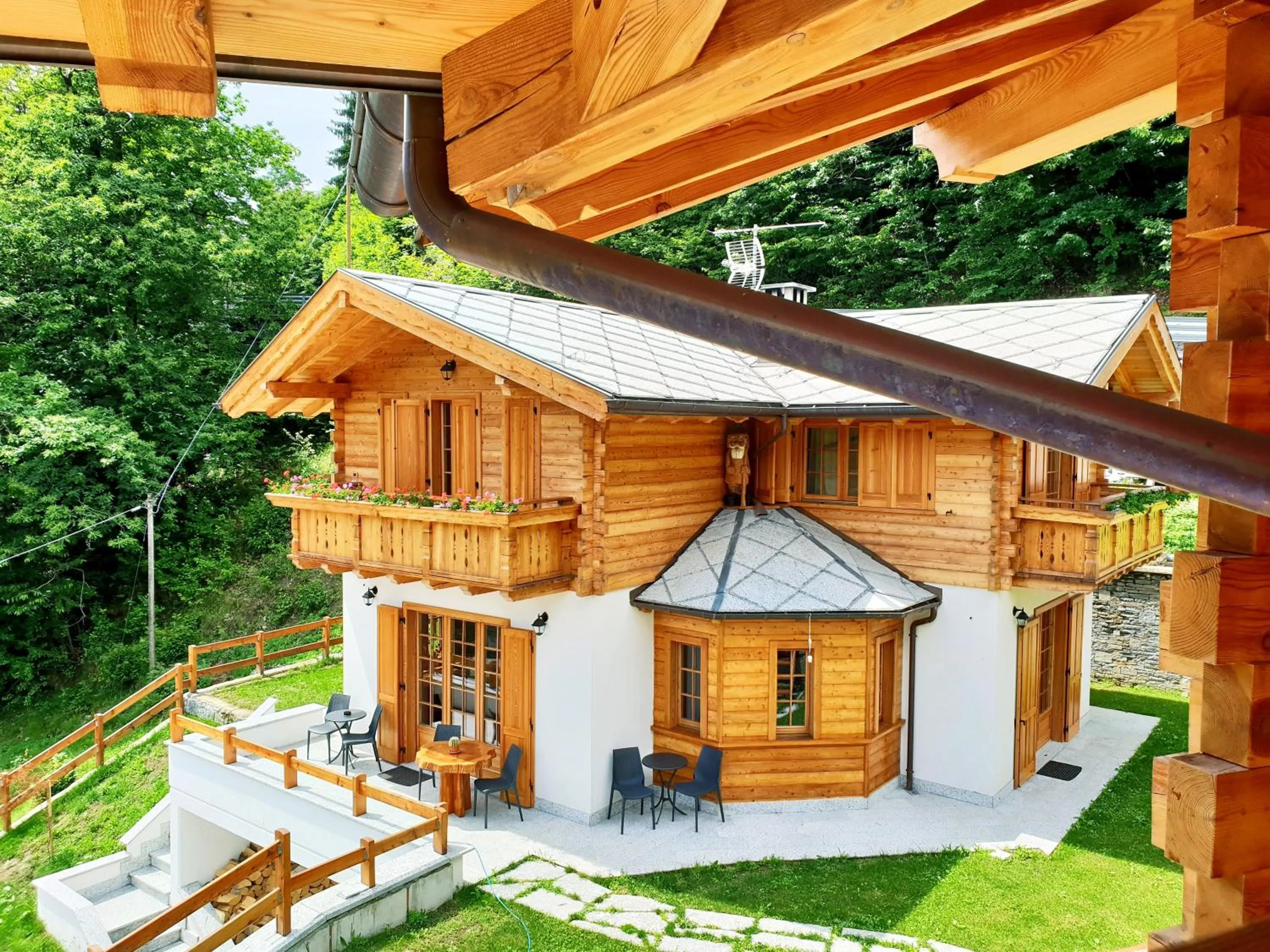Property building in B&B Chalet Il Picchio