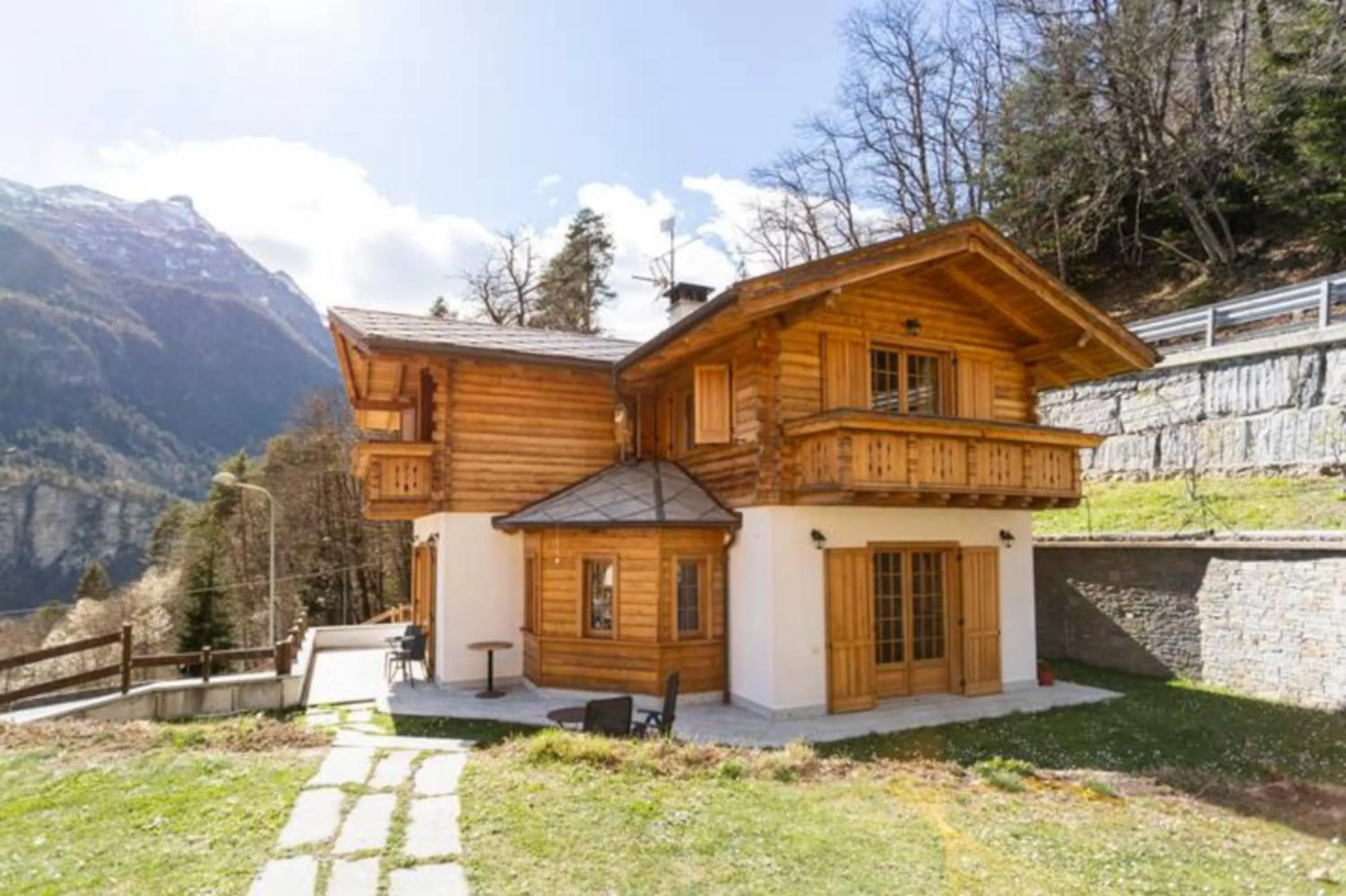 Property building in B&B Chalet Il Picchio
