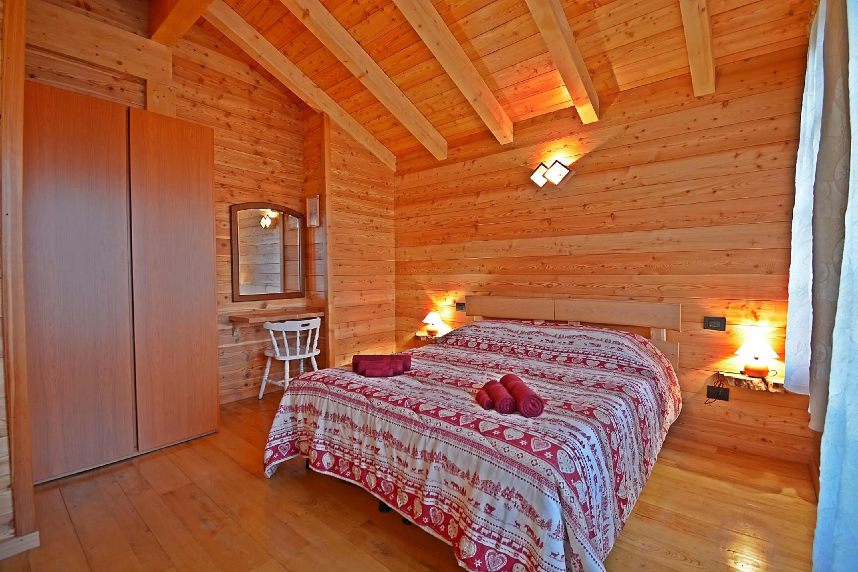 Photo of the whole room, Bed in B&B Chalet Il Picchio