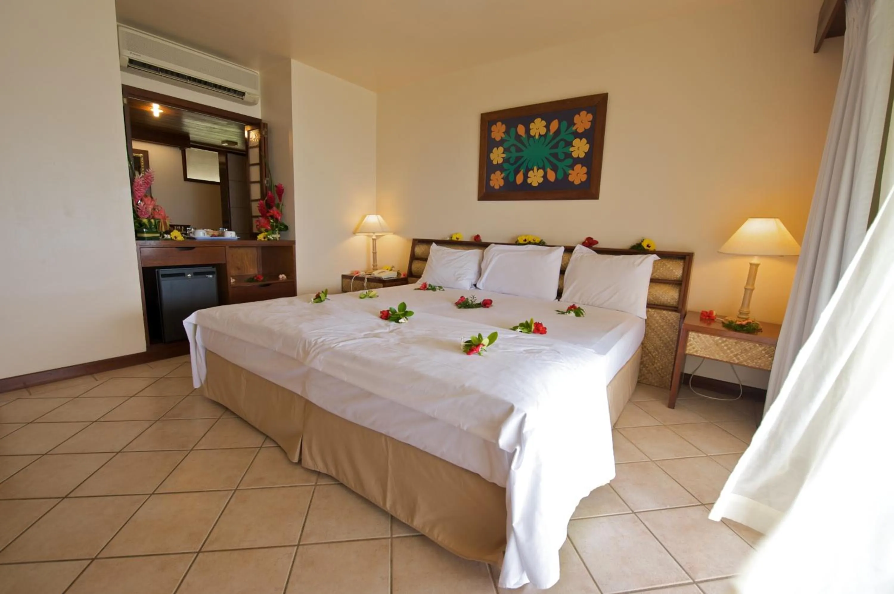 Photo of the whole room, Bed in Maitai Bora Bora