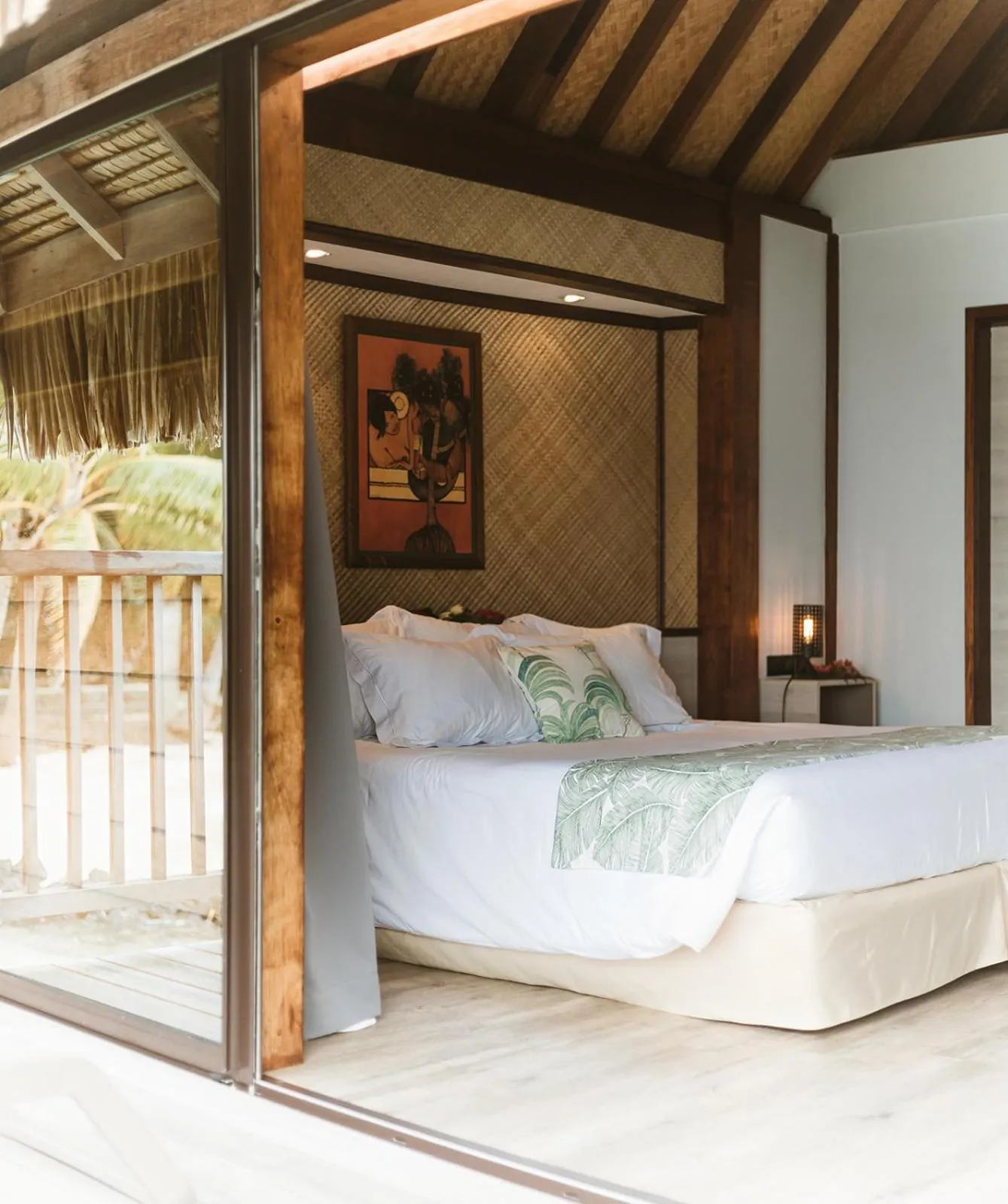 Photo of the whole room, Bed in Maitai Bora Bora