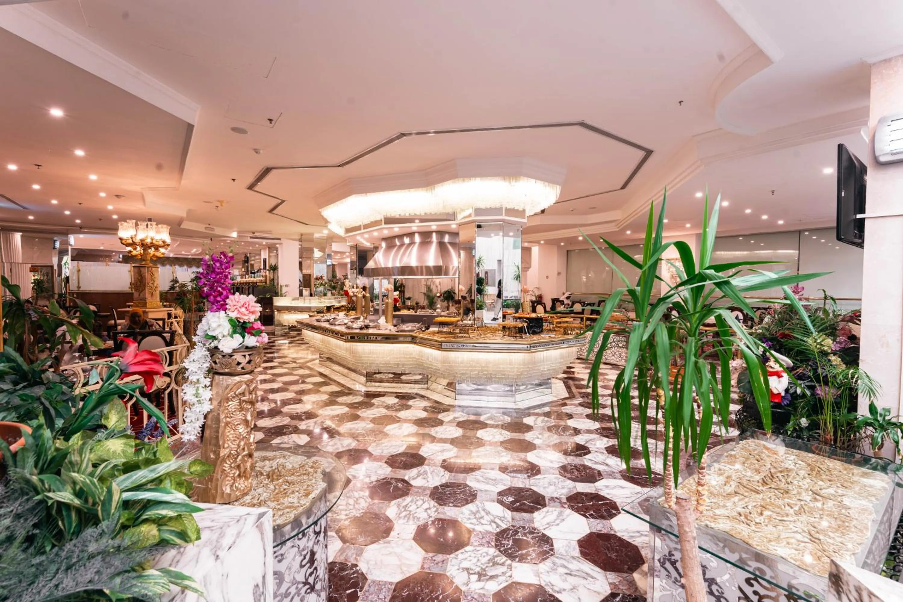 Restaurant/places to eat in Casablanca Hotel Jeddah