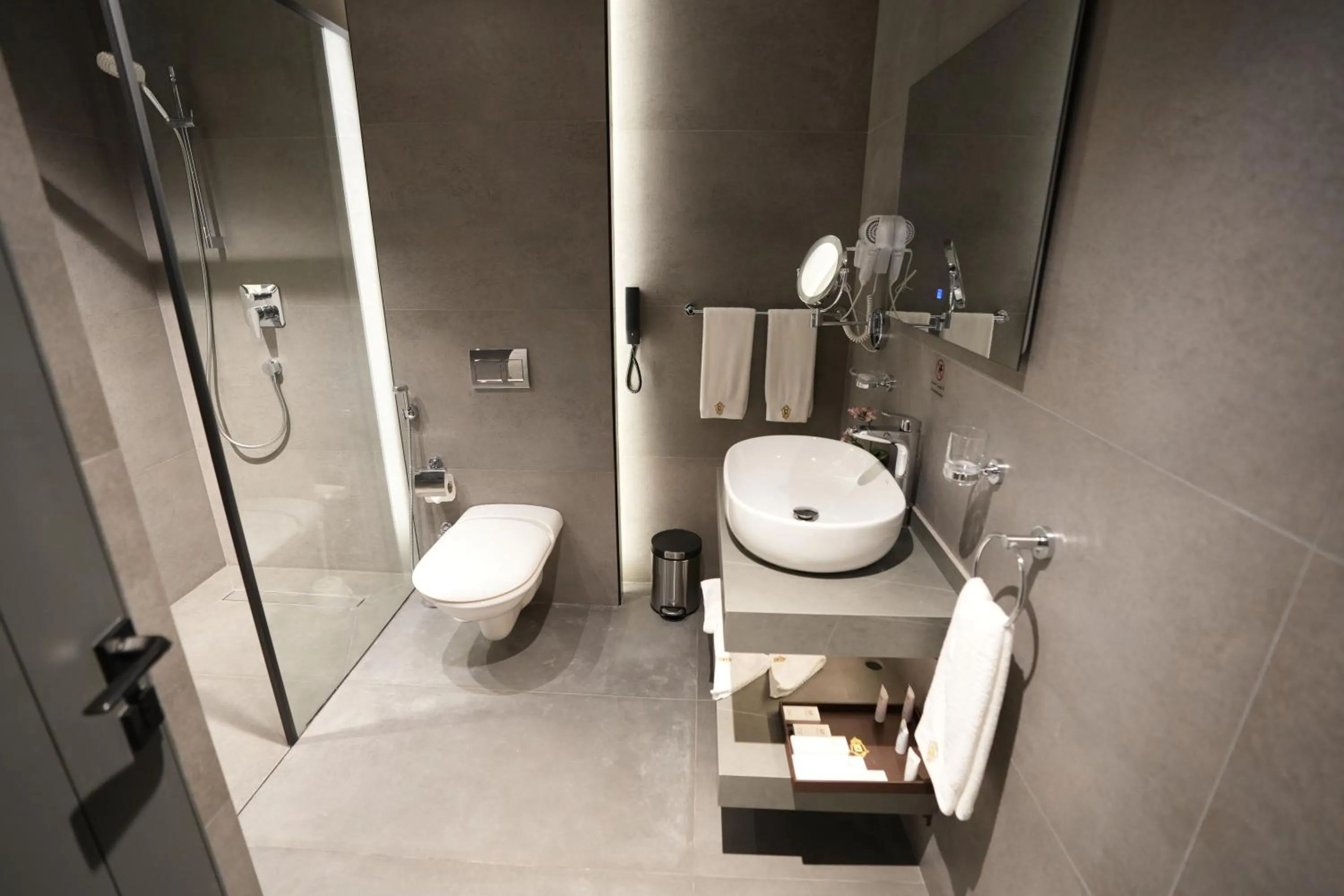 Shower in Casablanca Elite
