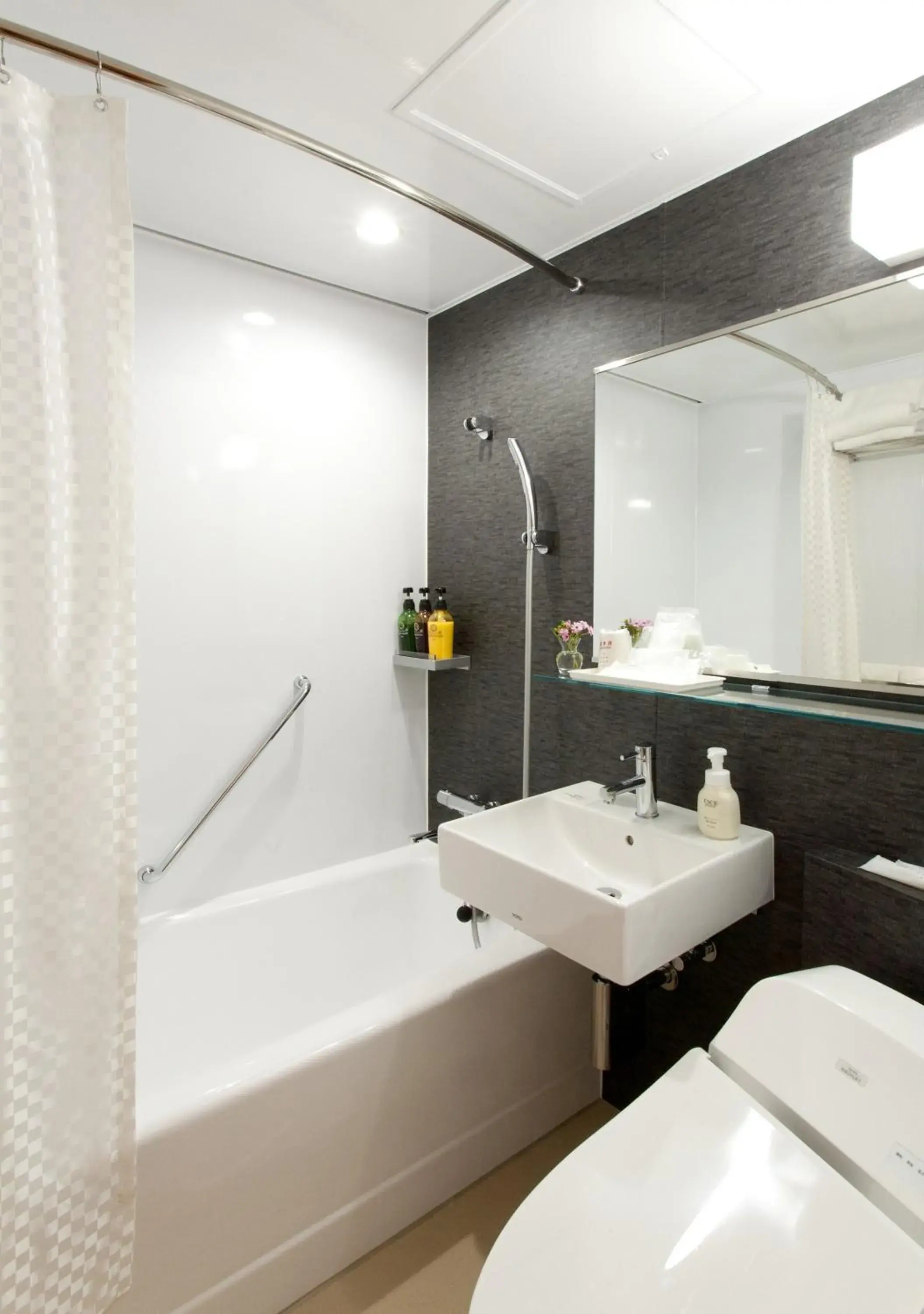 Bathroom in Hotel Tokyo Garden Palace Bathroom in Hotel Tokyo Garden Palace