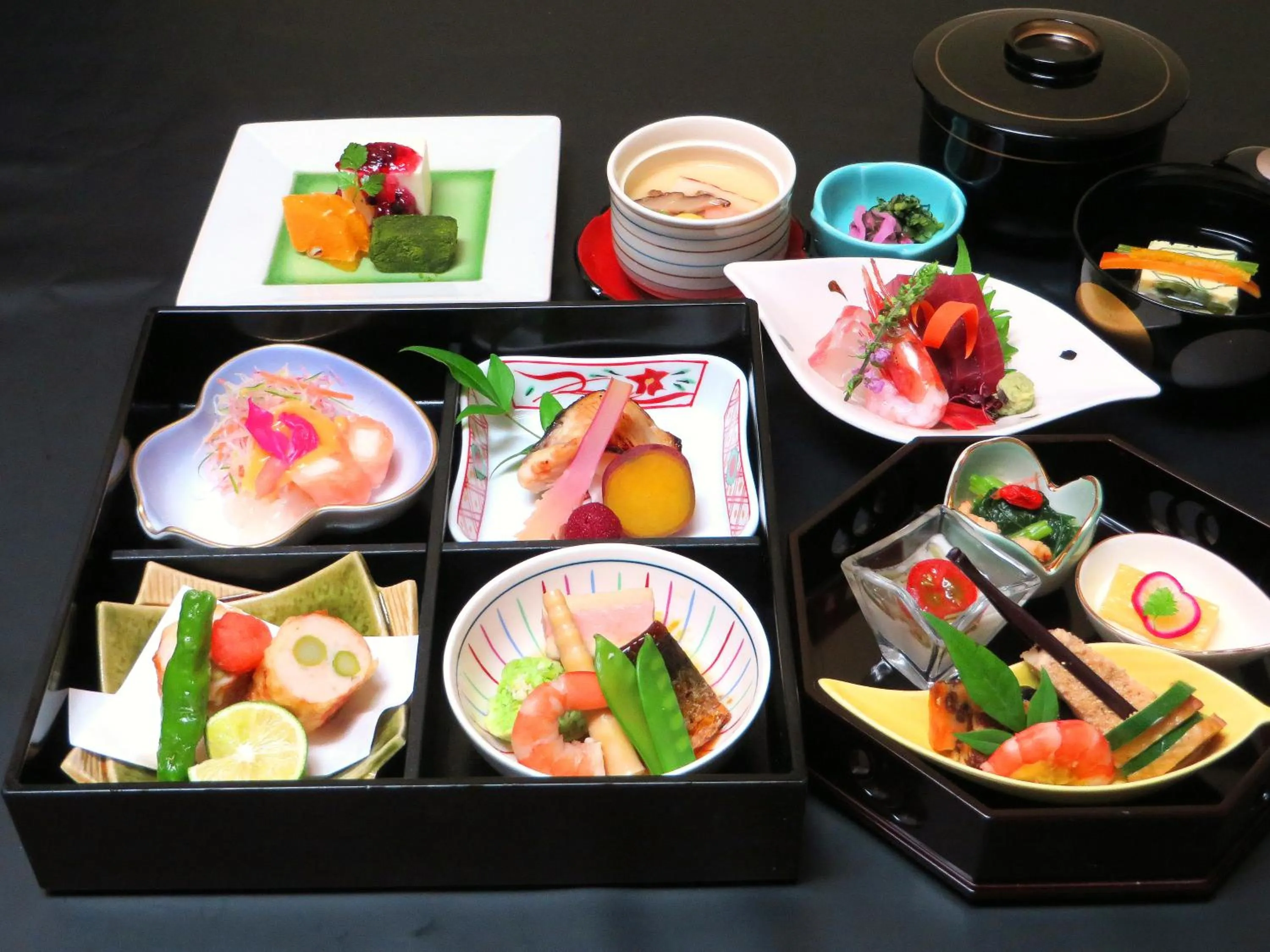 Restaurant/places to eat in Hotel Tokyo Garden Palace